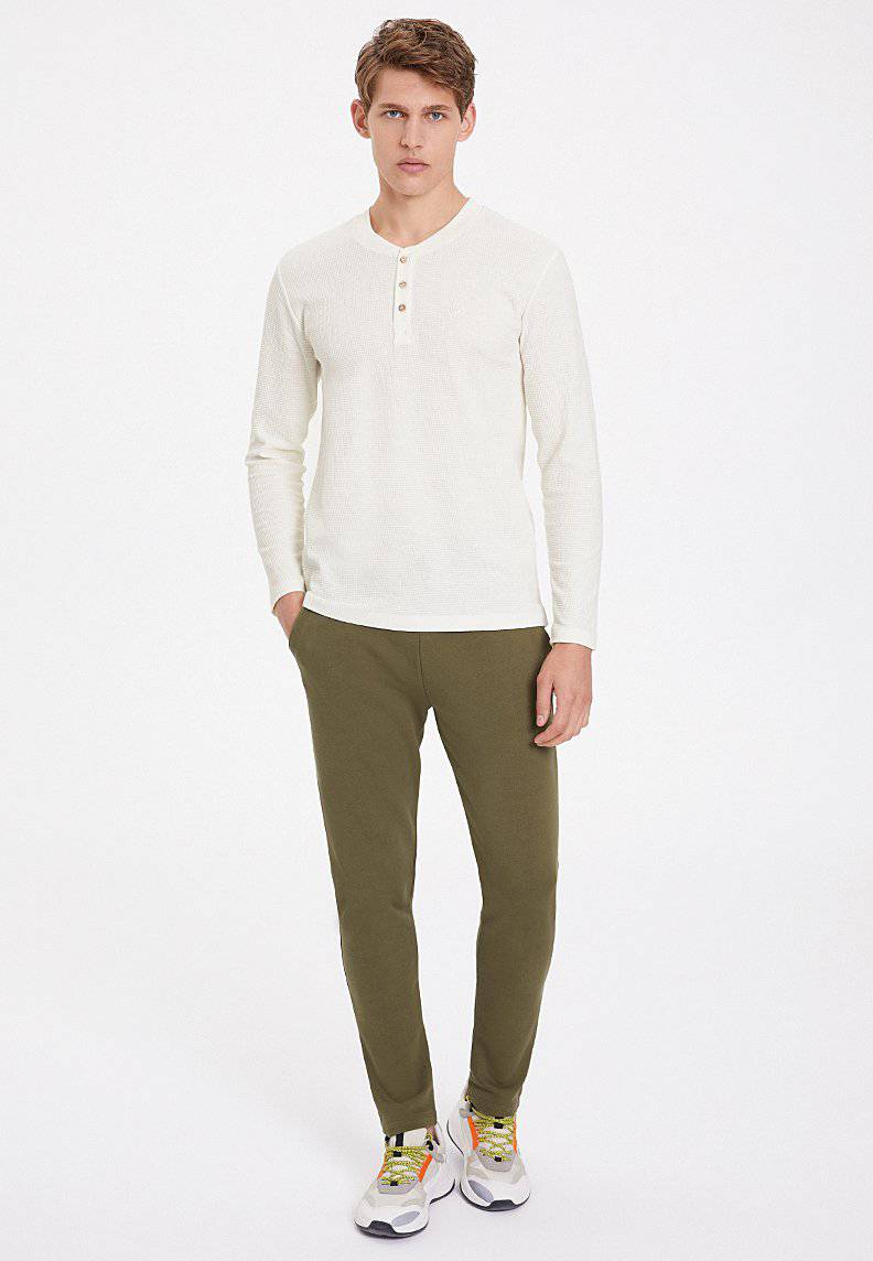 ESSENTIALS LONG SLEEVE HENLEY in Whisper White - T-Shirt - Westmark London EU(TR) Store Organik Pamuklu Sürdürülebilir Moda
