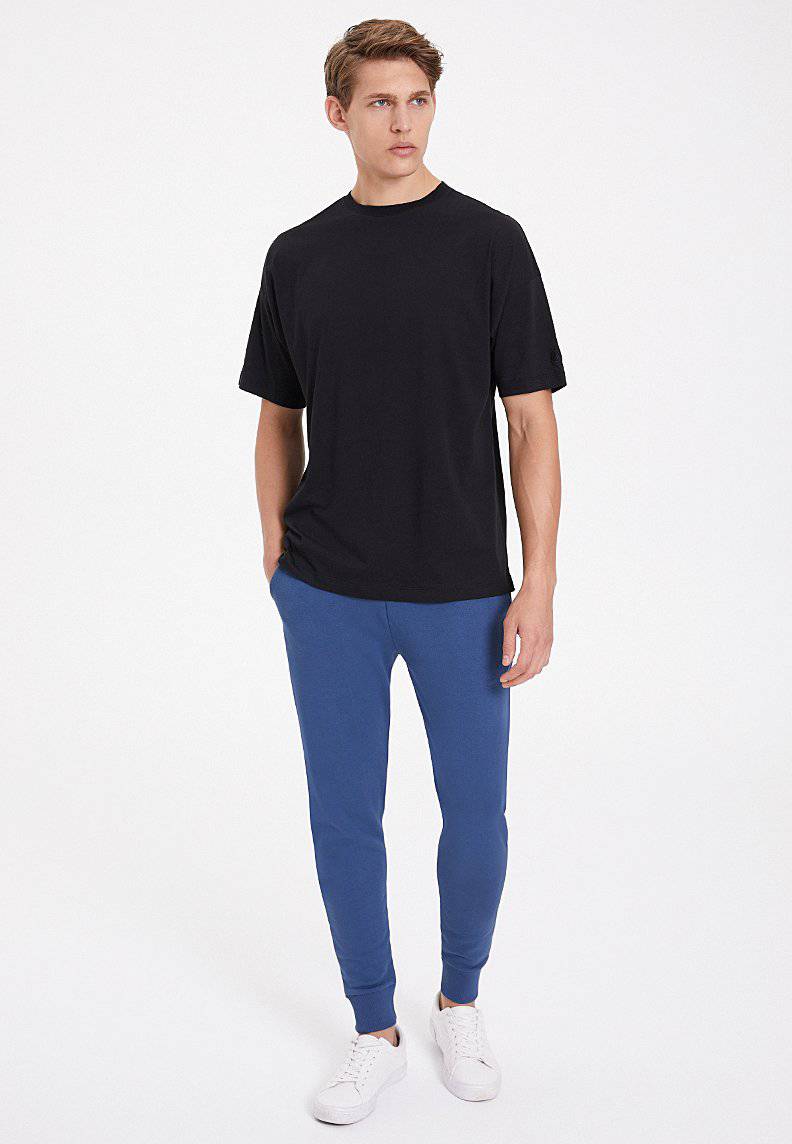 ESSENTIALS OVERSIZED TEE in Black - T-Shirt - Westmark London EU(TR) Store Organik Pamuklu Sürdürülebilir Moda