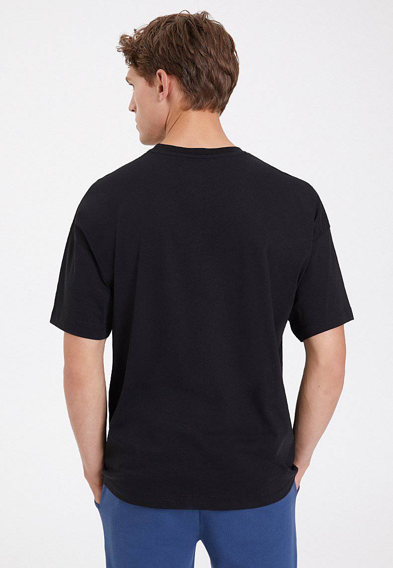 ESSENTIALS OVERSIZED TEE in Black - T-Shirt - Westmark London EU(TR) Store Organik Pamuklu Sürdürülebilir Moda