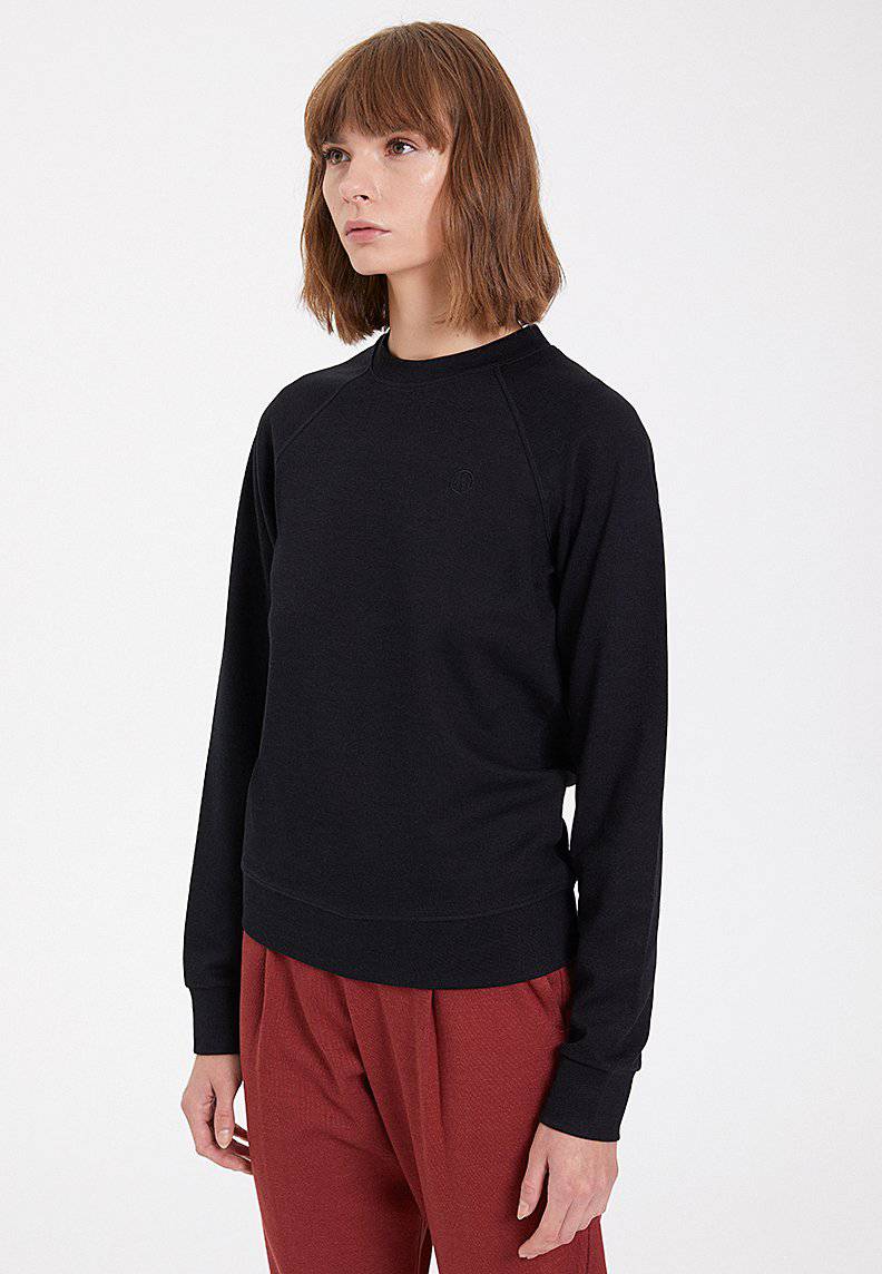 ESSENTIALS REGLAN SLEEVE SWEAT in Black - Sweatshirt - Westmark London EU(TR) Store Organik Pamuklu Sürdürülebilir Moda