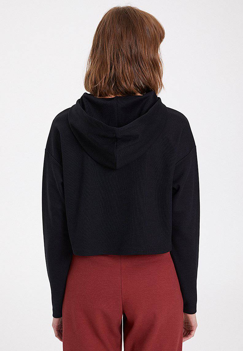ESSENTIALS CROPPED HOODIE in Black - Sweatshirt - Westmark London EU(TR) Store Organik Pamuklu Sürdürülebilir Moda