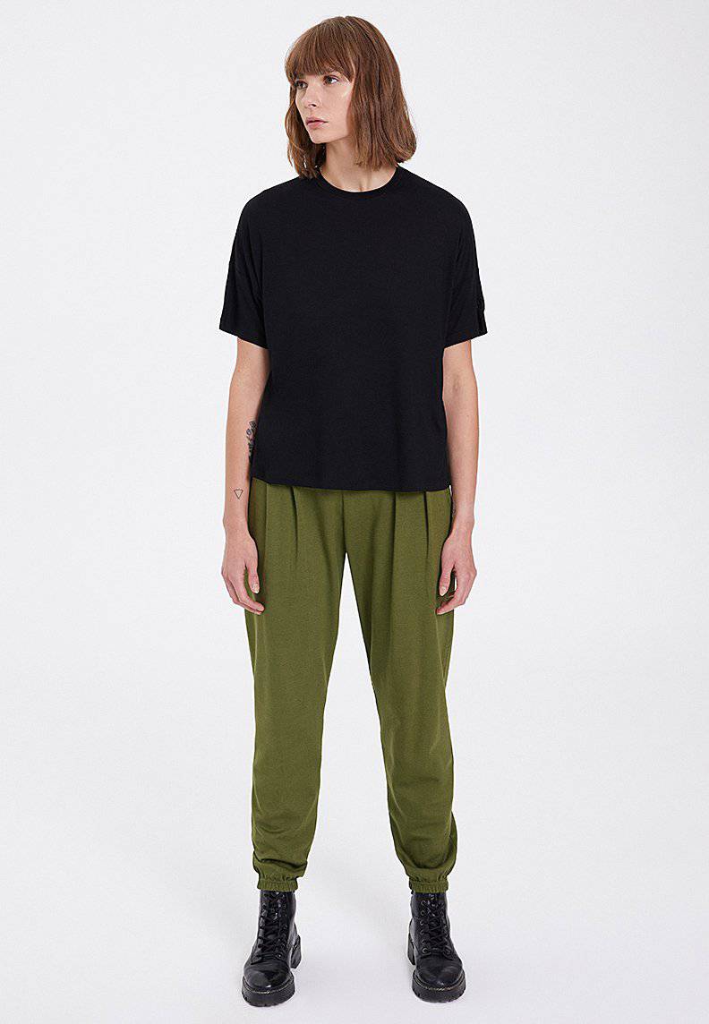 ESSENTIALS SCOOP NECK LOOSE TEE in Black - T-Shirt - Westmark London EU(TR) Store Organik Pamuklu Sürdürülebilir Moda