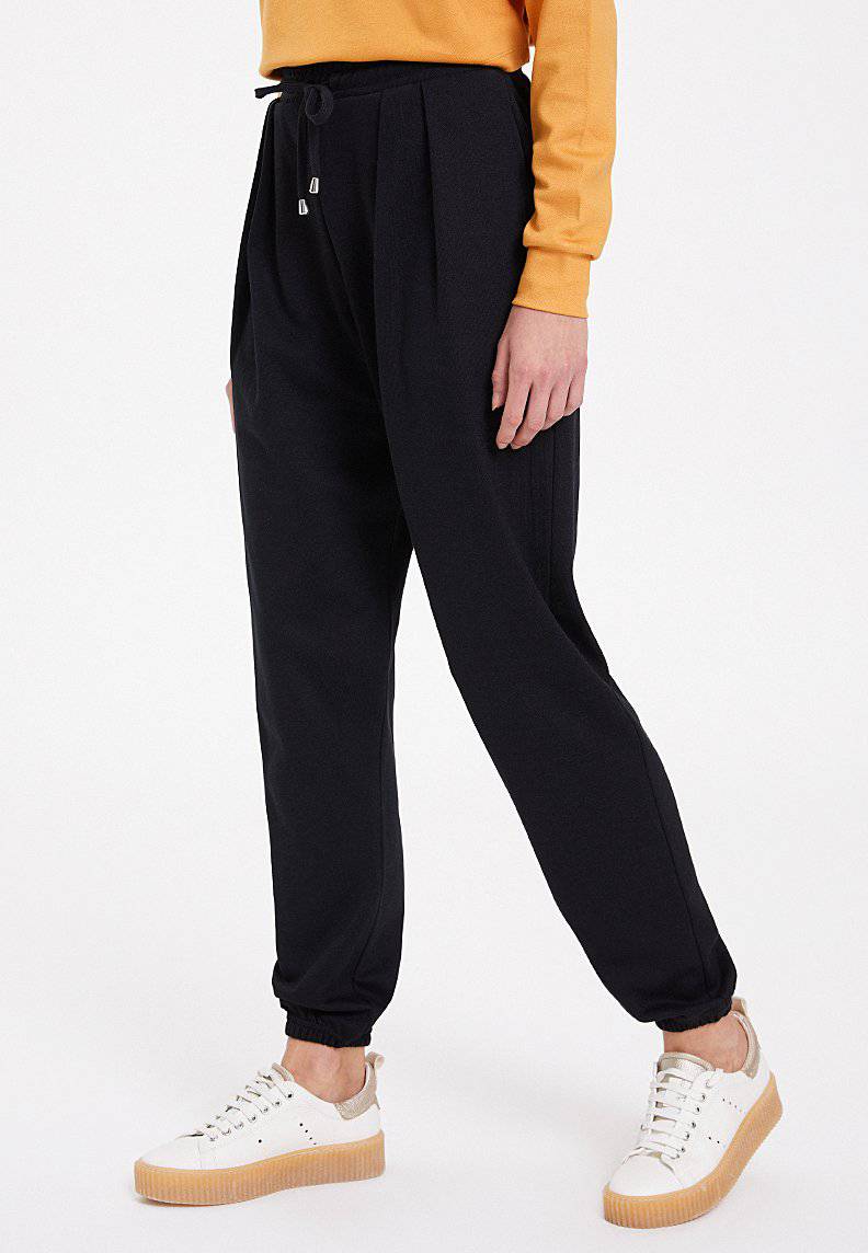 ESSENTIALS CUFFED JOGGER in Black - Sweatpant - Westmark London EU(TR) Store Organik Pamuklu Sürdürülebilir Moda