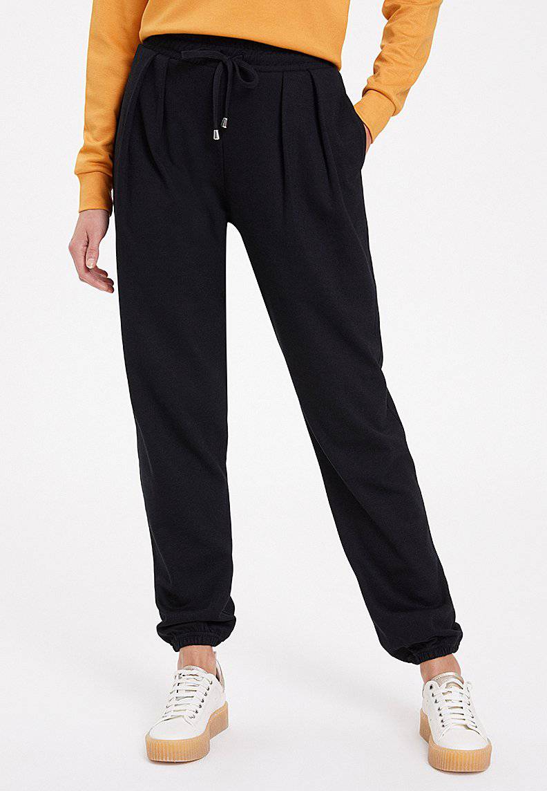 ESSENTIALS CUFFED JOGGER in Black - Sweatpant - Westmark London EU(TR) Store Organik Pamuklu Sürdürülebilir Moda