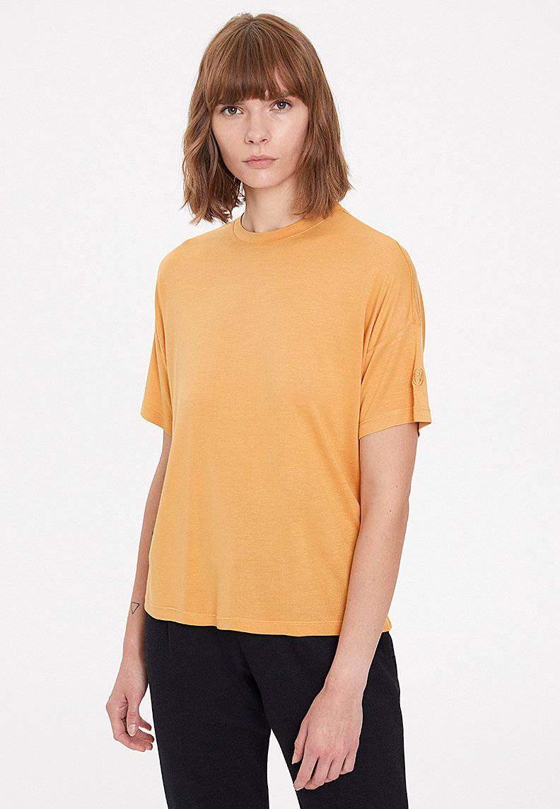ESSENTIALS SCOOP NECK LOOSE TEE in Pale Gold - T-Shirt - Westmark London EU(TR) Store Organik Pamuklu Sürdürülebilir Moda