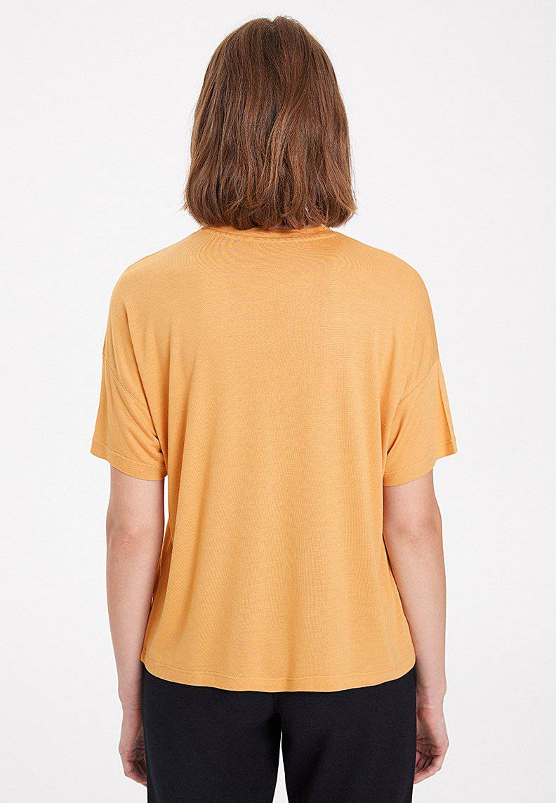 ESSENTIALS SCOOP NECK LOOSE TEE in Pale Gold - T-Shirt - Westmark London EU(TR) Store Organik Pamuklu Sürdürülebilir Moda