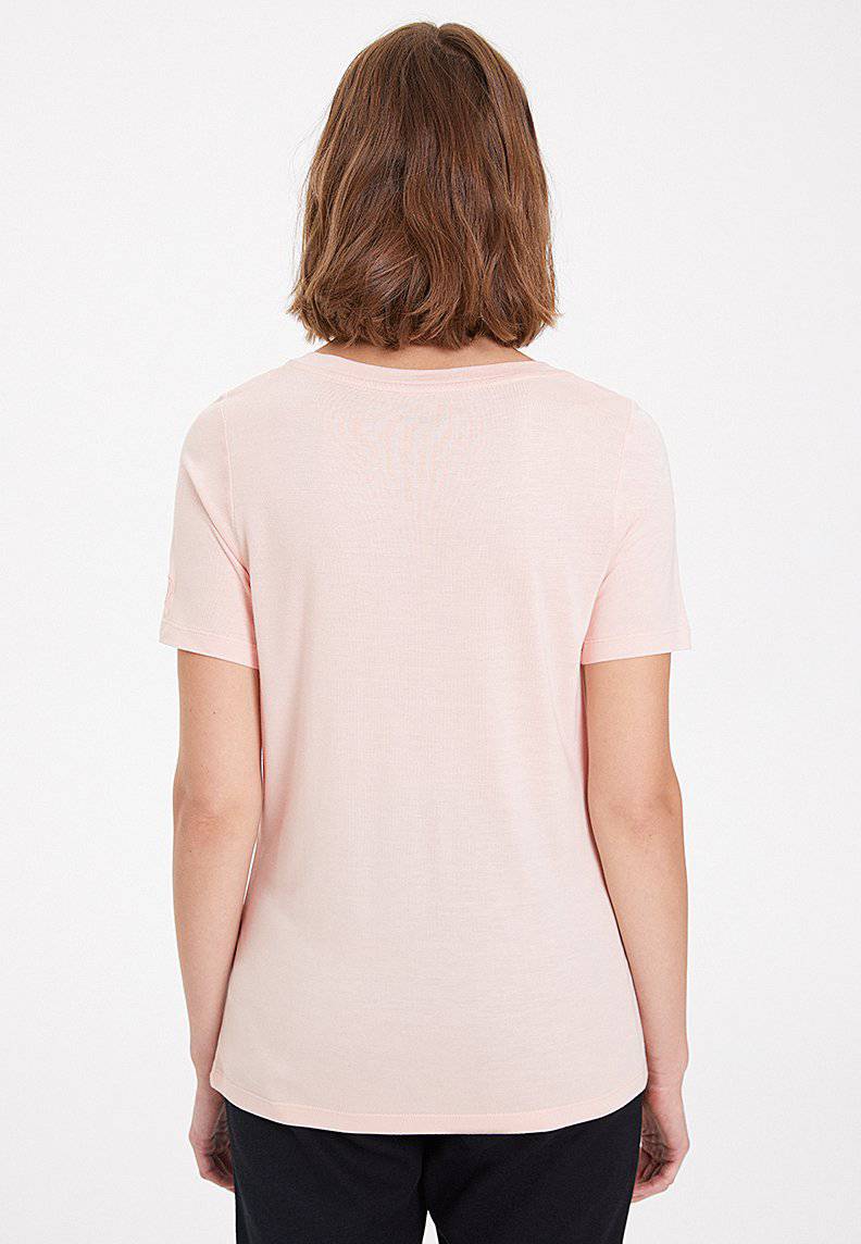 ESSENTIALS DEEP V-NECK TEE in Peachy Keen - T-Shirt - Westmark London EU(TR) Store Organik Pamuklu Sürdürülebilir Moda