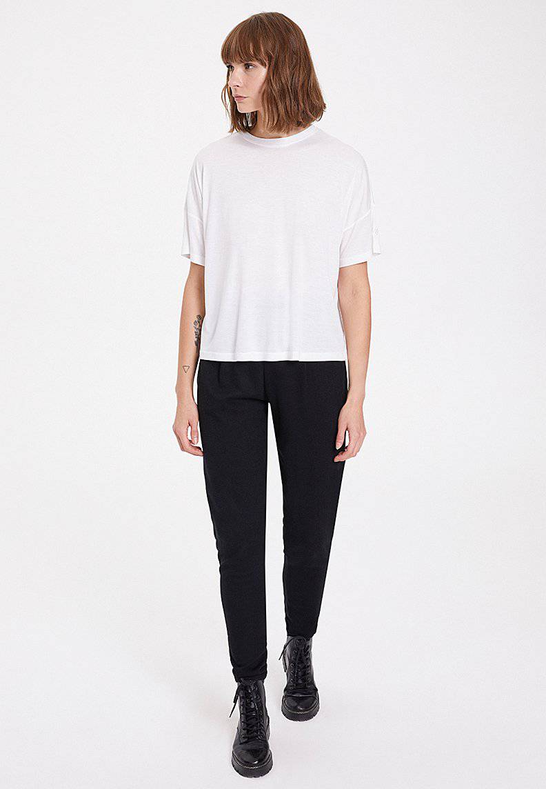 ESSENTIALS SCOOP NECK LOOSE TEE in White - T-Shirt - Westmark London EU(TR) Store Organik Pamuklu Sürdürülebilir Moda