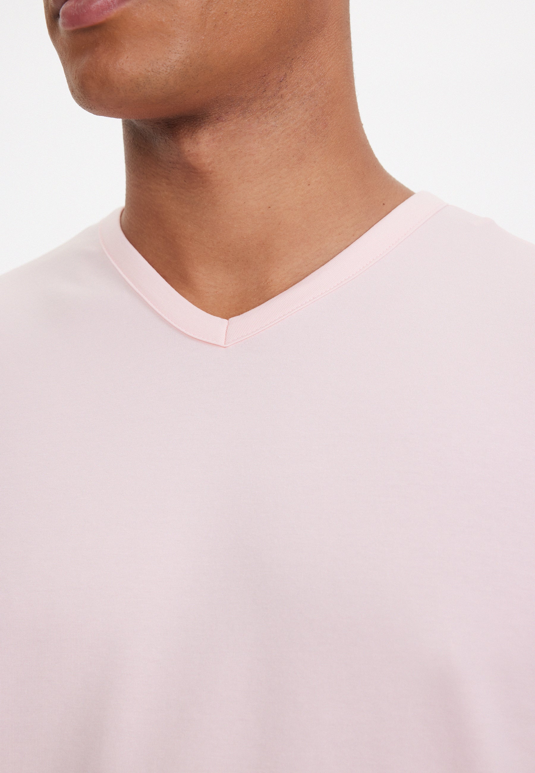 Açık Pembe V-Yaka Regular Fit Pamuk Elastan Karışımlı Basic Erkek T-Shirt THEO - T-Shirt - Westmark London EU(TR) Store Organik Pamuklu Sürdürülebilir Moda