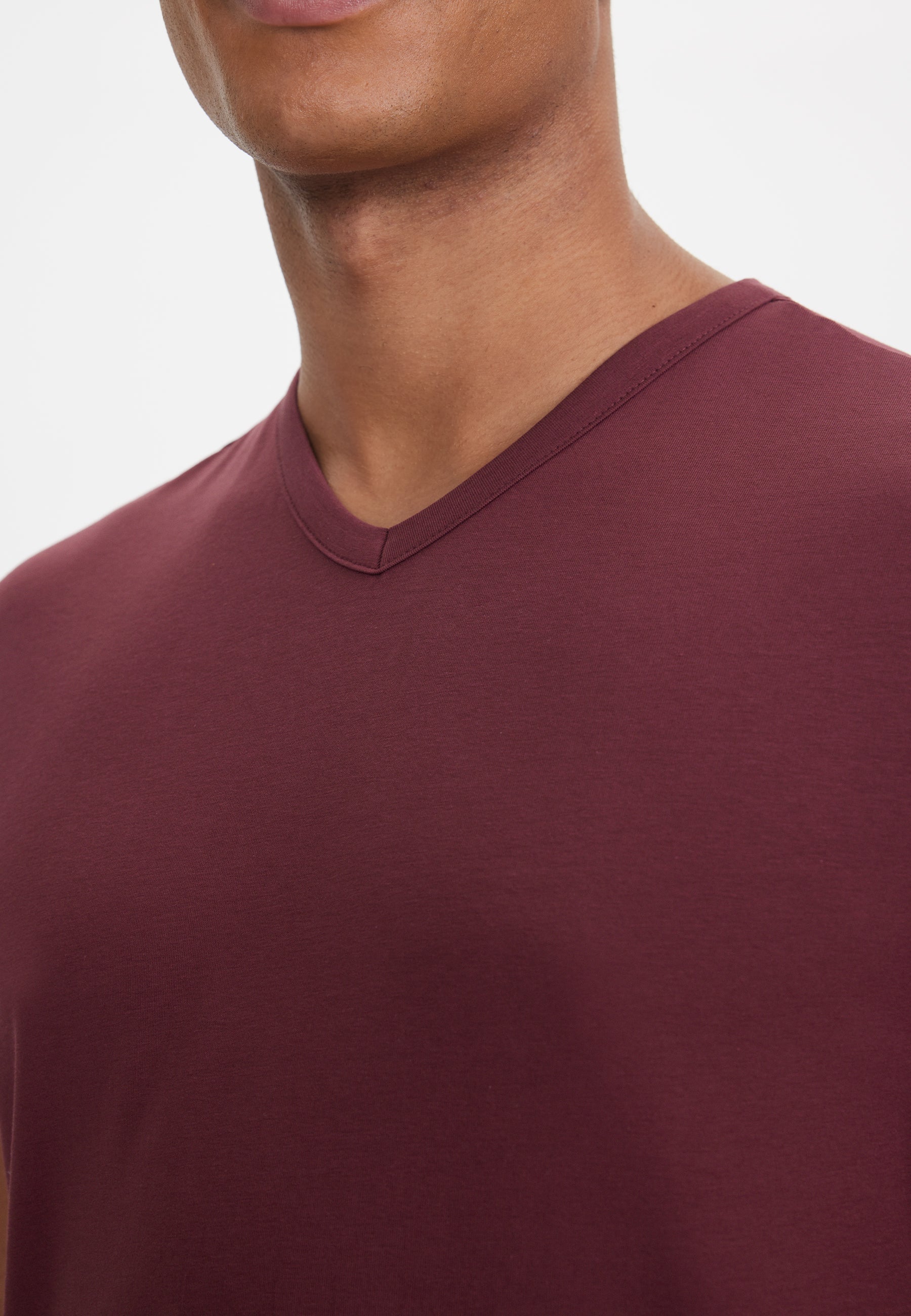 Bordo V-Yaka Regular Fit Pamuk Elastan Karışımlı Basic Erkek T-Shirt THEO - T-Shirt - Westmark London EU(TR) Store Organik Pamuklu Sürdürülebilir Moda