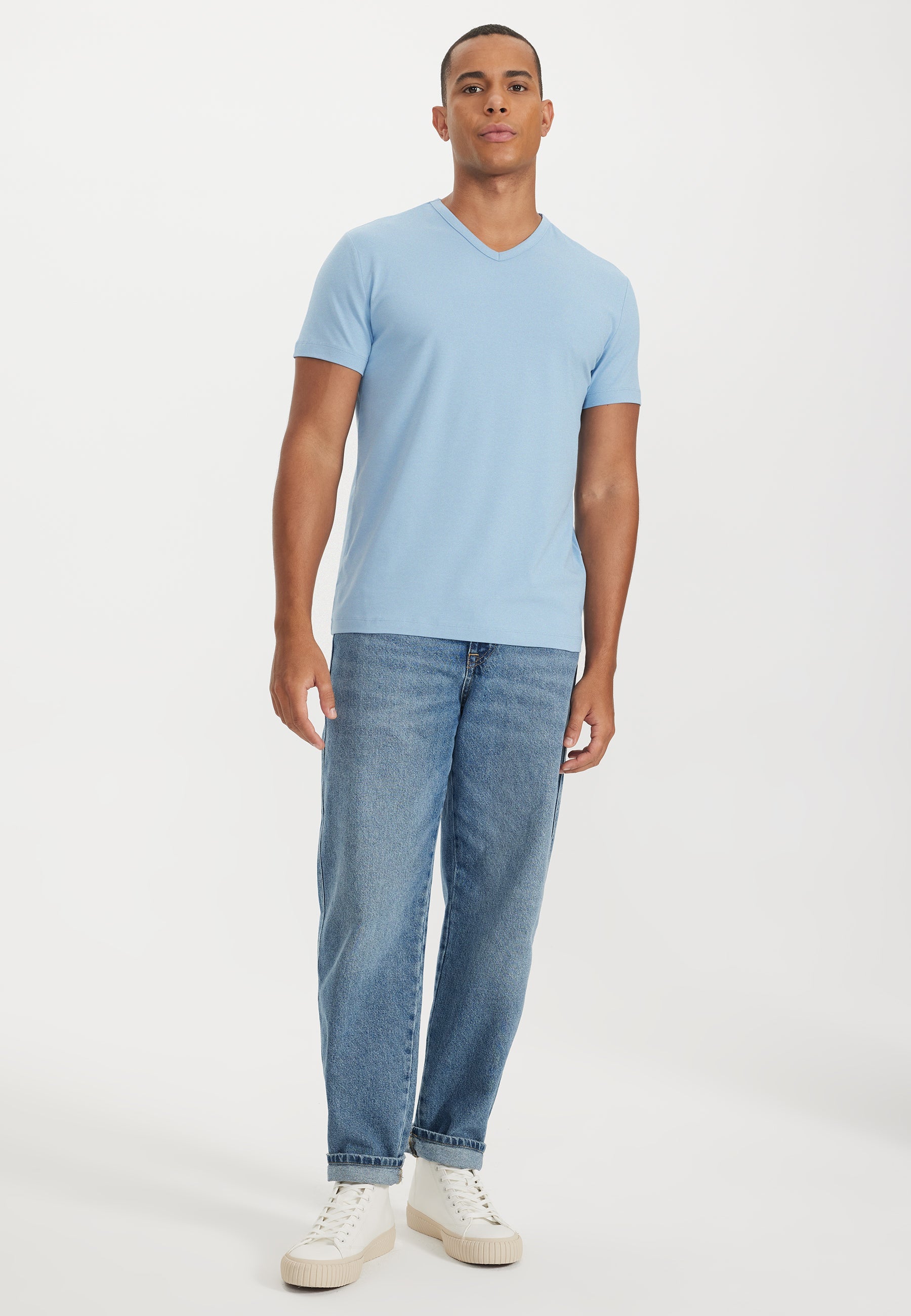 Açık Mavi V-Yaka Regular Fit Pamuk Elastan Karışımlı Basic Erkek T-Shirt THEO - T-Shirt - Westmark London EU(TR) Store Organik Pamuklu Sürdürülebilir Moda