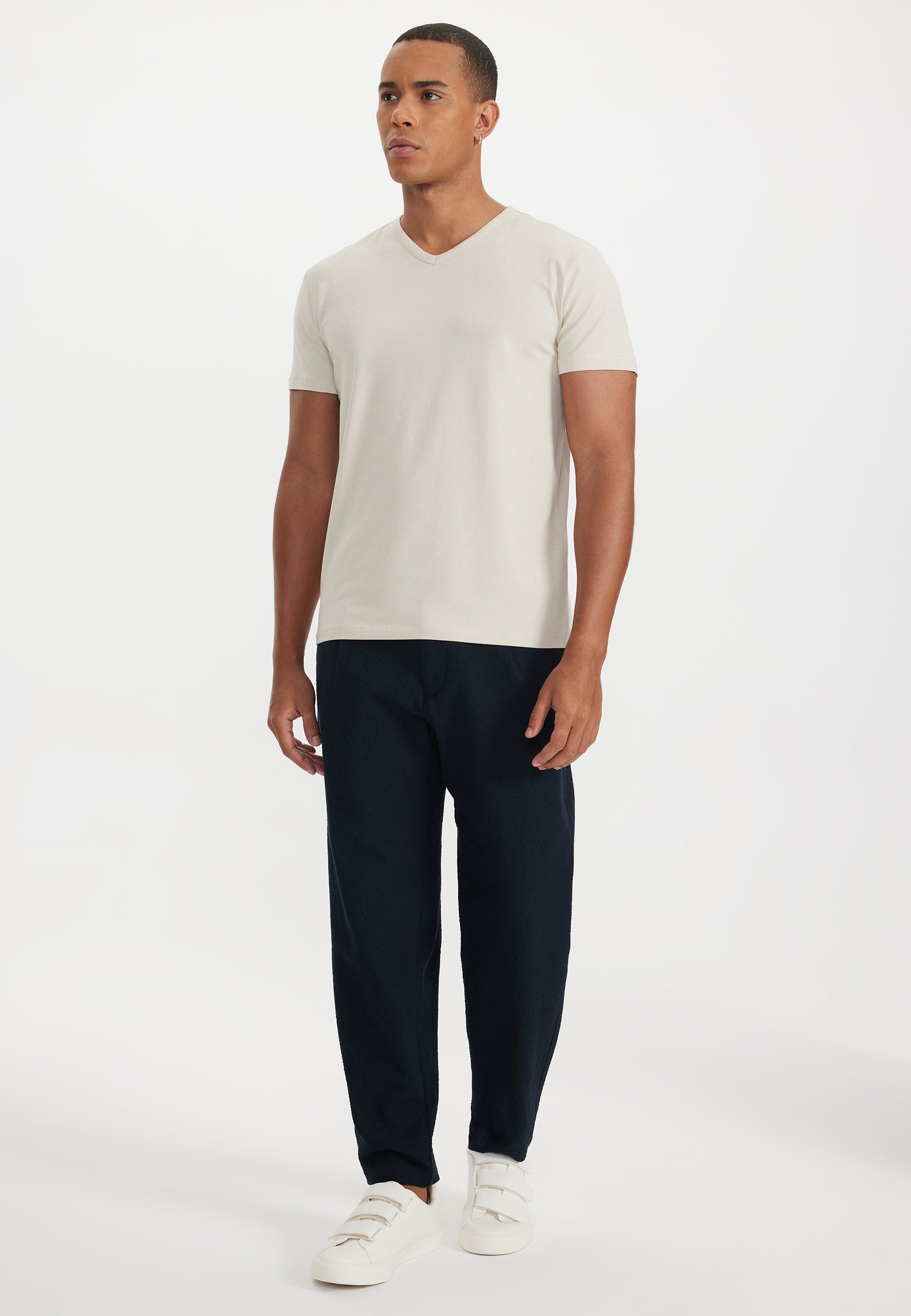 Bej V-Yaka Regular Fit Pamuk Elastan Karışımlı Basic Erkek T-Shirt THEO - T-Shirt - Westmark London EU(TR) Store Organik Pamuklu Sürdürülebilir Moda