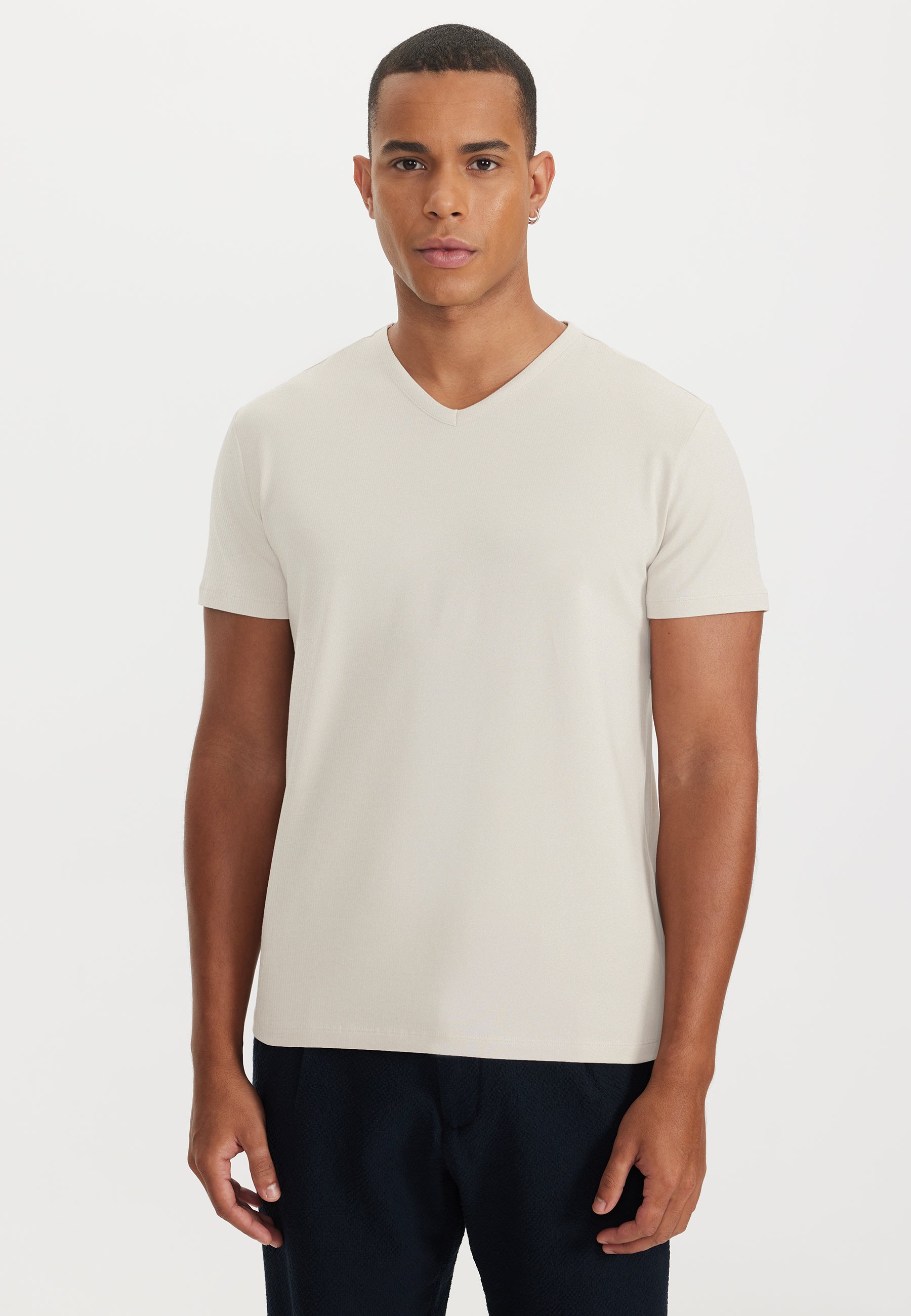 Bej V-Yaka Regular Fit Pamuk Elastan Karışımlı Basic Erkek T-Shirt THEO - T-Shirt - Westmark London EU(TR) Store Organik Pamuklu Sürdürülebilir Moda