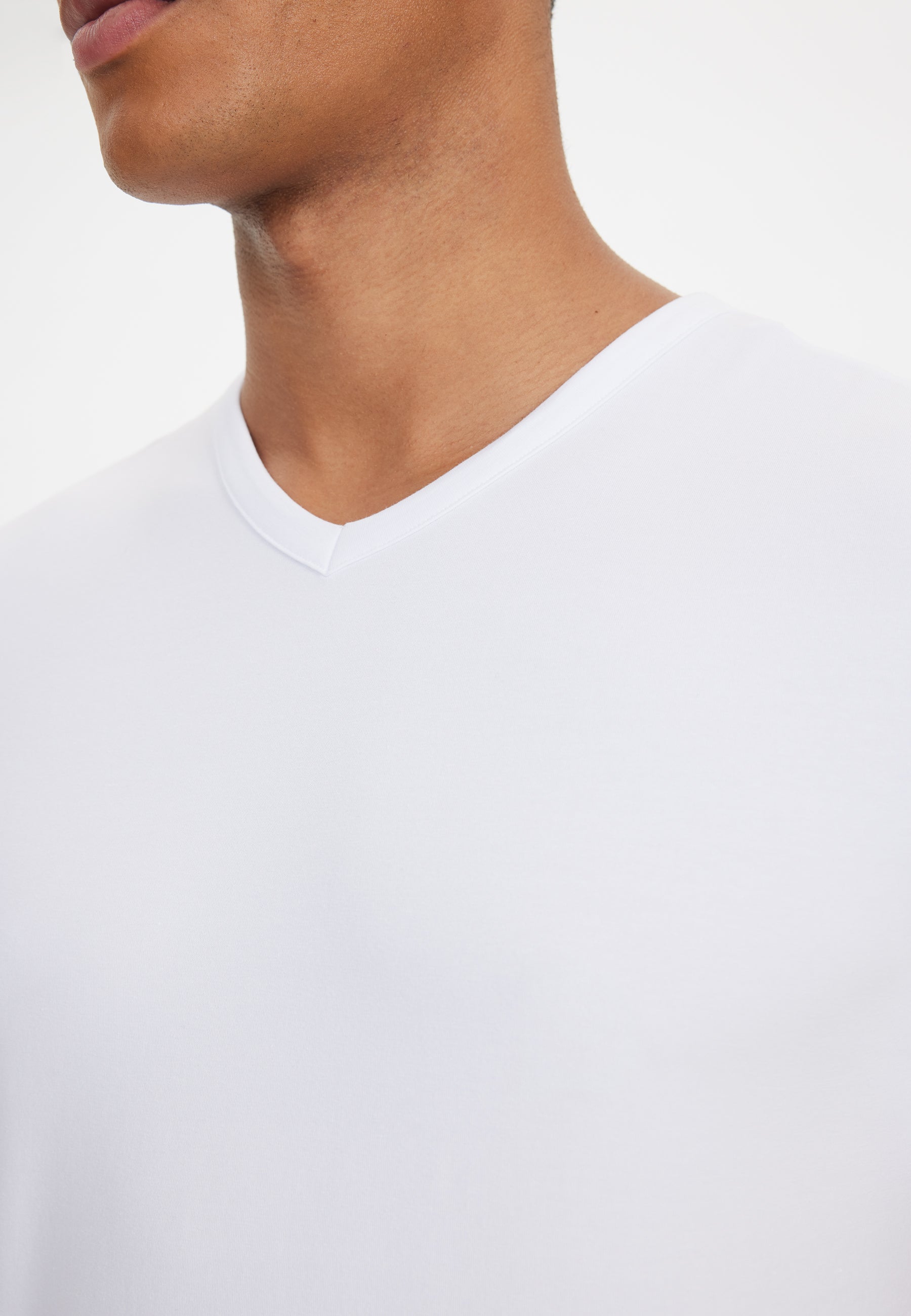 Beyaz V-Yaka Regular Fit Pamuk Elastan Karışımlı Basic Erkek T-Shirt THEO - T-Shirt - Westmark London EU(TR) Store Organik Pamuklu Sürdürülebilir Moda