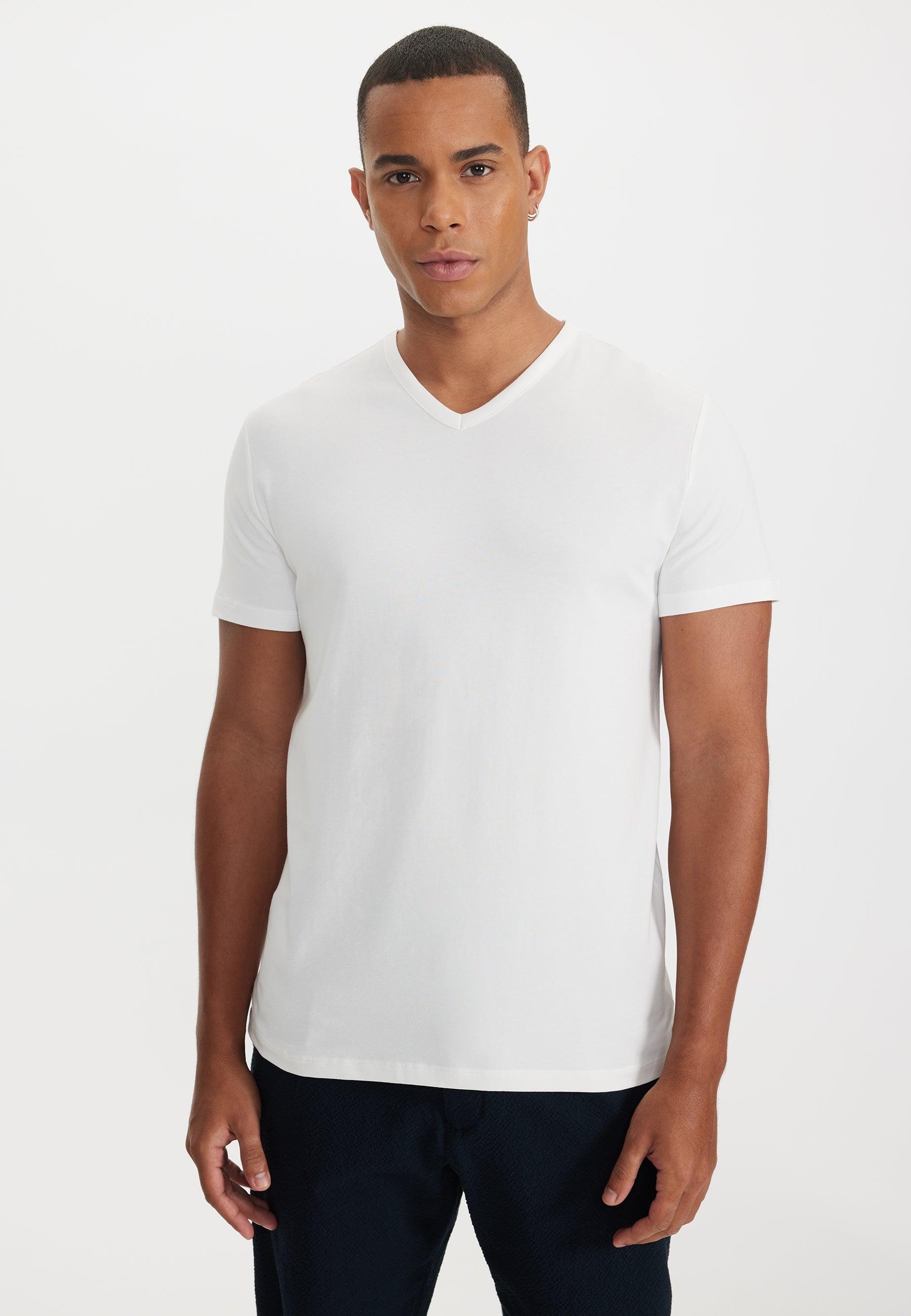 Krem Rengi V-Yaka Regular Fit Pamuk Elastan Karışımlı Basic Erkek T-Shirt THEO - T-Shirt - Westmark London EU(TR) Store Organik Pamuklu Sürdürülebilir Moda