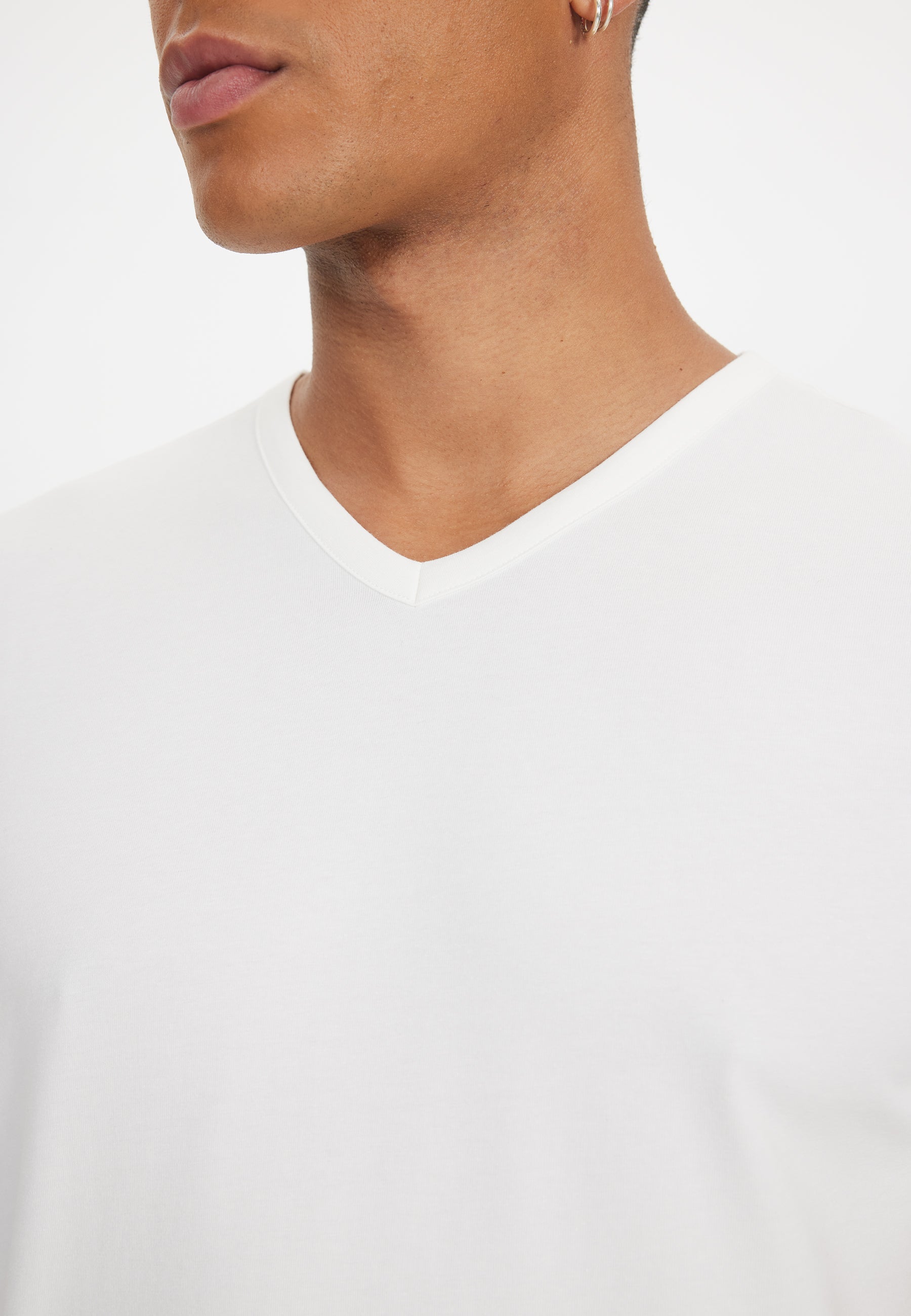 Krem Rengi V-Yaka Regular Fit Pamuk Elastan Karışımlı Basic Erkek T-Shirt THEO - T-Shirt - Westmark London EU(TR) Store Organik Pamuklu Sürdürülebilir Moda