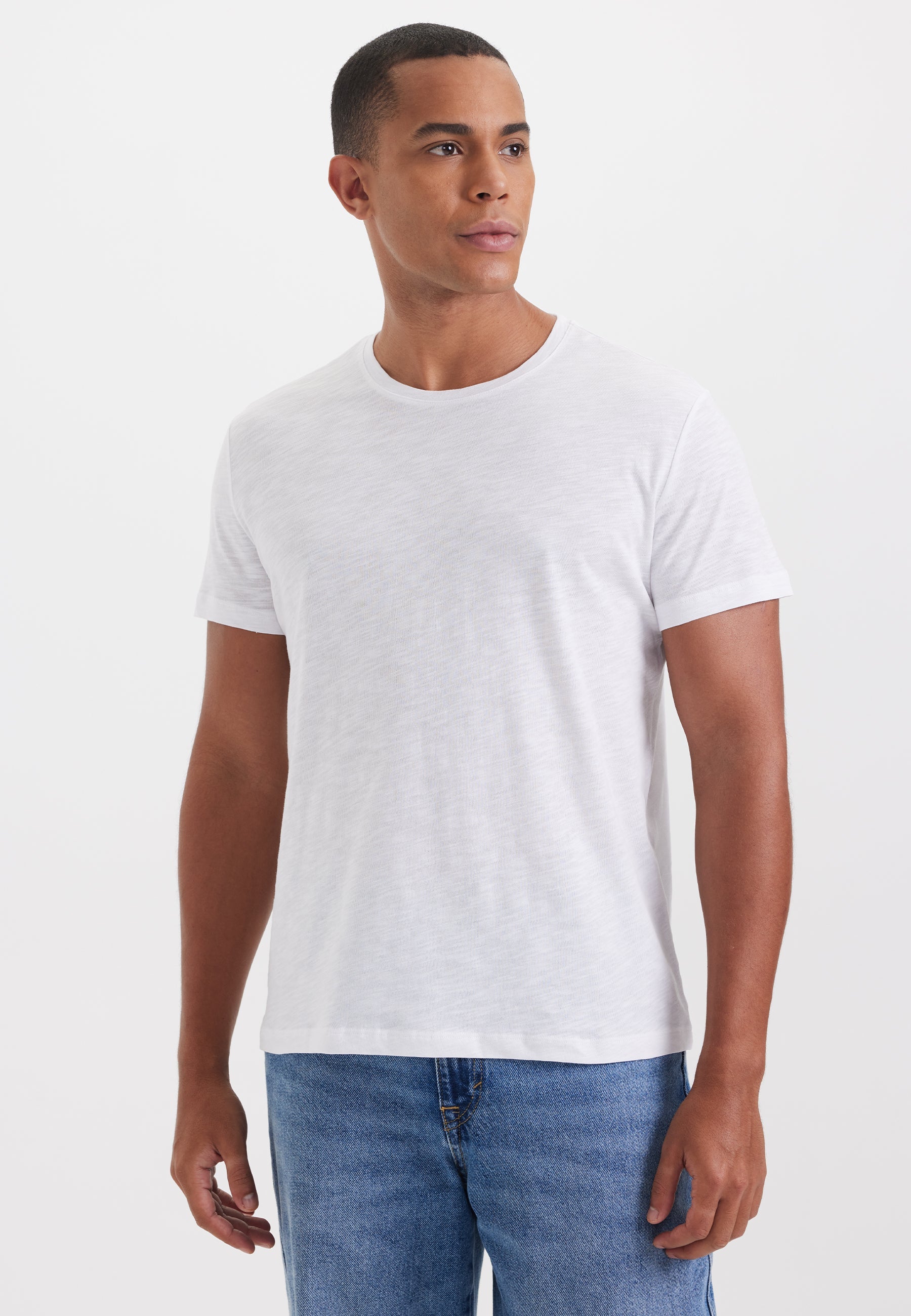 Beyaz Bisiklet Yaka Regular Fit Pamuk Flamlı Süprem Basic Erkek T-Shirt LEO - T-Shirt - Westmark London EU(TR) Store Organik Pamuklu Sürdürülebilir Moda