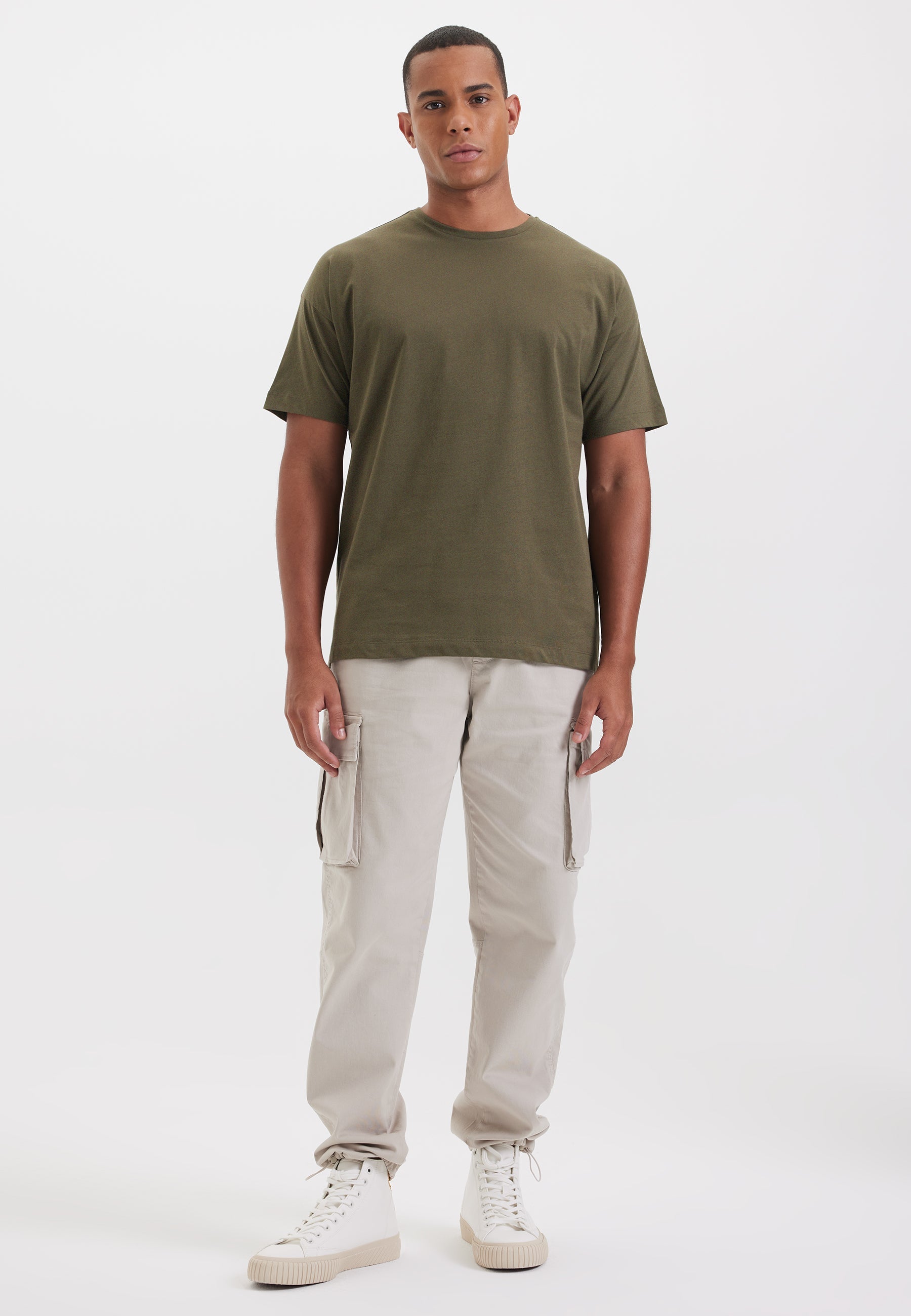 Haki Bisiklet Yaka Oversize Fit Pamuklu Basic Erkek T-Shirt THOMAS - T-Shirt - Westmark London EU(TR) Store Organik Pamuklu Sürdürülebilir Moda