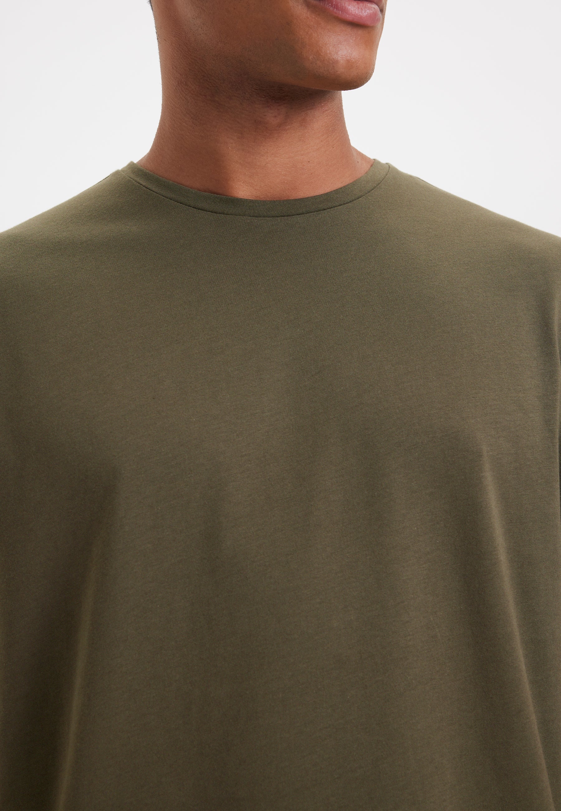 Haki Bisiklet Yaka Oversize Fit Pamuklu Basic Erkek T-Shirt THOMAS - T-Shirt - Westmark London EU(TR) Store Organik Pamuklu Sürdürülebilir Moda