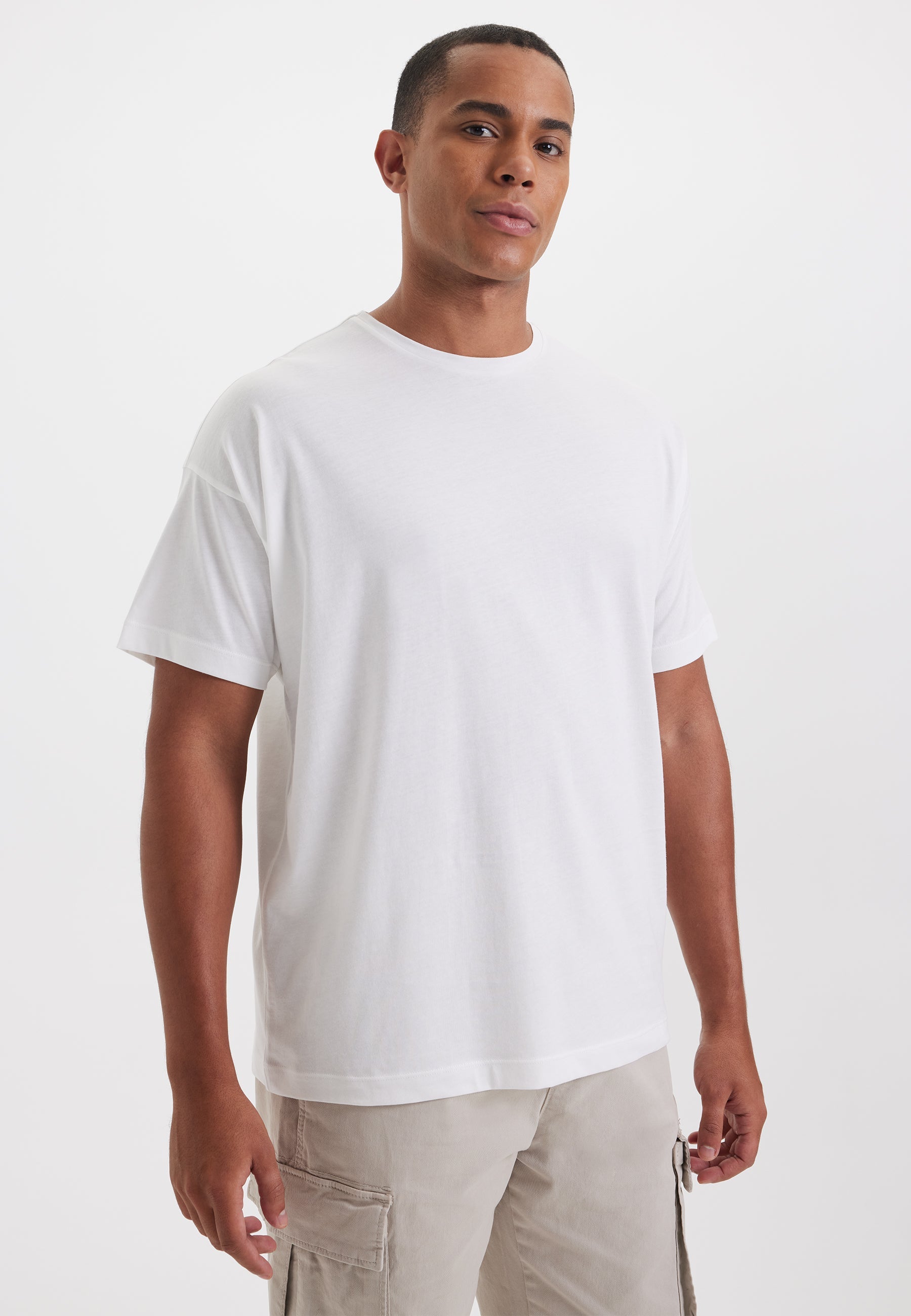 Ekru Bisiklet Yaka Oversize Fit Pamuklu Basic Erkek T-Shirt THOMAS - T-Shirt - Westmark London EU(TR) Store Organik Pamuklu Sürdürülebilir Moda
