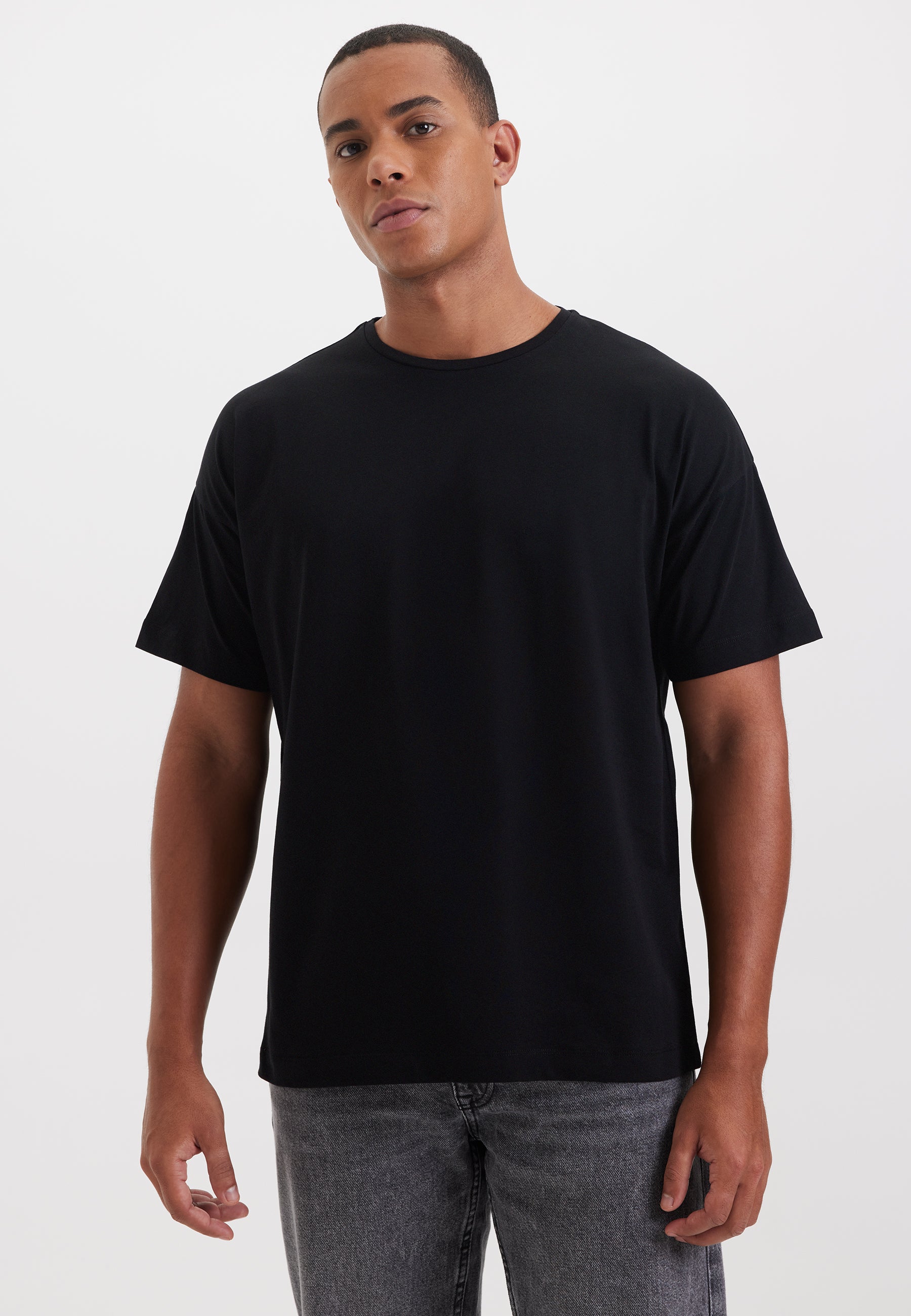 Siyah Bisiklet Yaka Oversize Fit Pamuklu Basic Erkek T-Shirt THOMAS - T-Shirt - Westmark London EU(TR) Store Organik Pamuklu Sürdürülebilir Moda