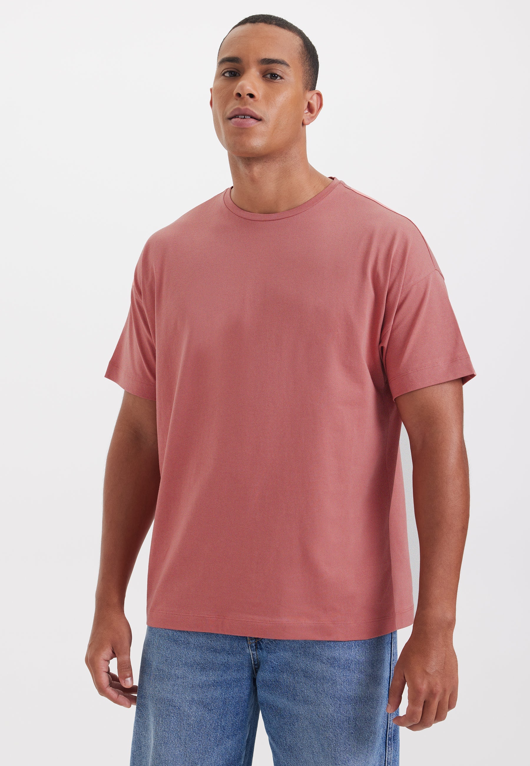 Kırmızı Bisiklet Yaka Oversize Fit Pamuklu Basic Erkek T-Shirt THOMAS - T-Shirt - Westmark London EU(TR) Store Organik Pamuklu Sürdürülebilir Moda