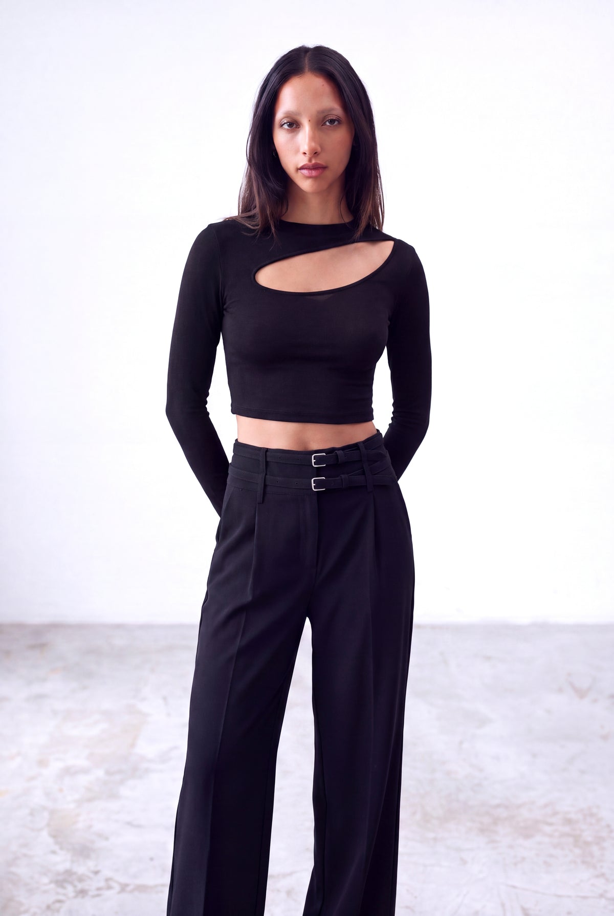 Işıltılı Siyah Kadın Işıltılı Siyah Asimetrik yaka Uzun Kollu Cut Out Detaylı Crop Bluz JOY - Top - Westmark London EU(TR) Store Organik Pamuklu Sürdürülebilir Moda