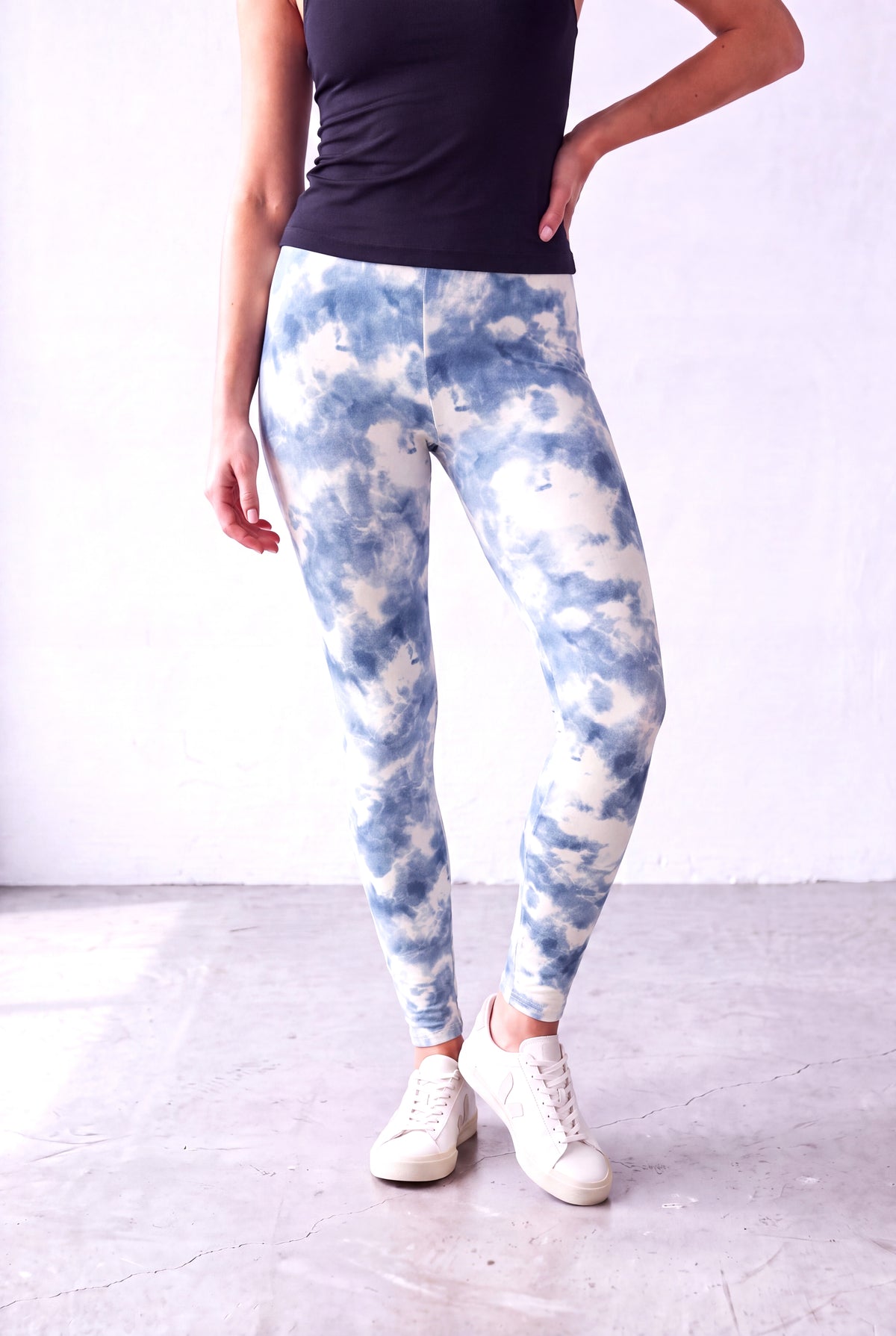 Mavi / Beyaz Kadın Mavi / Beyaz Pamuklu Yüksek Bel Batik Desenli Tayt MAYA - Leggings - Westmark London EU(TR) Store Organik Pamuklu Sürdürülebilir Moda