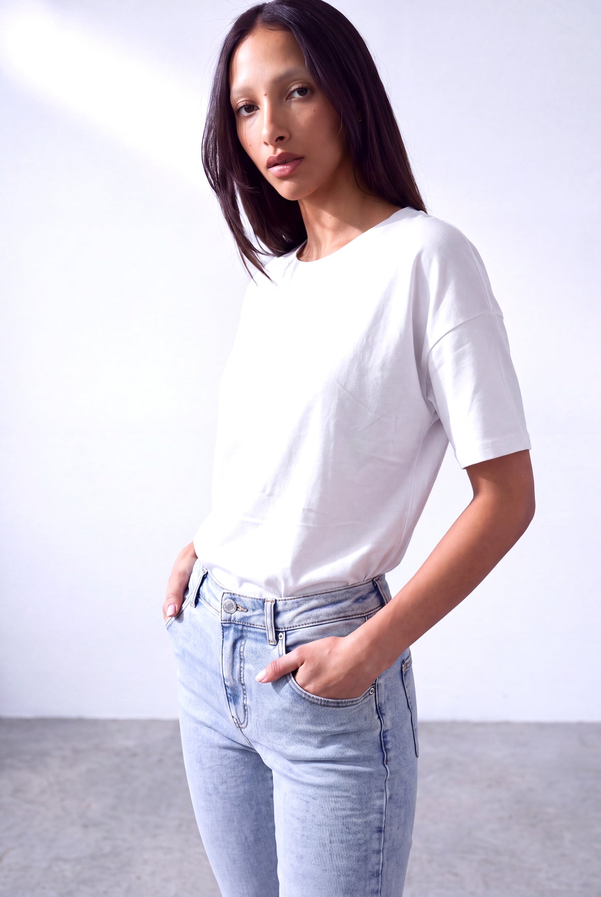 Beyaz Kadın Beyaz Pamuklu Bisiklet Yaka Kısa Kollu Düşük Omuz Sırt Cut Out Detaylı T-Shirt CHELSEA - Top - Westmark London EU(TR) Store Organik Pamuklu Sürdürülebilir Moda