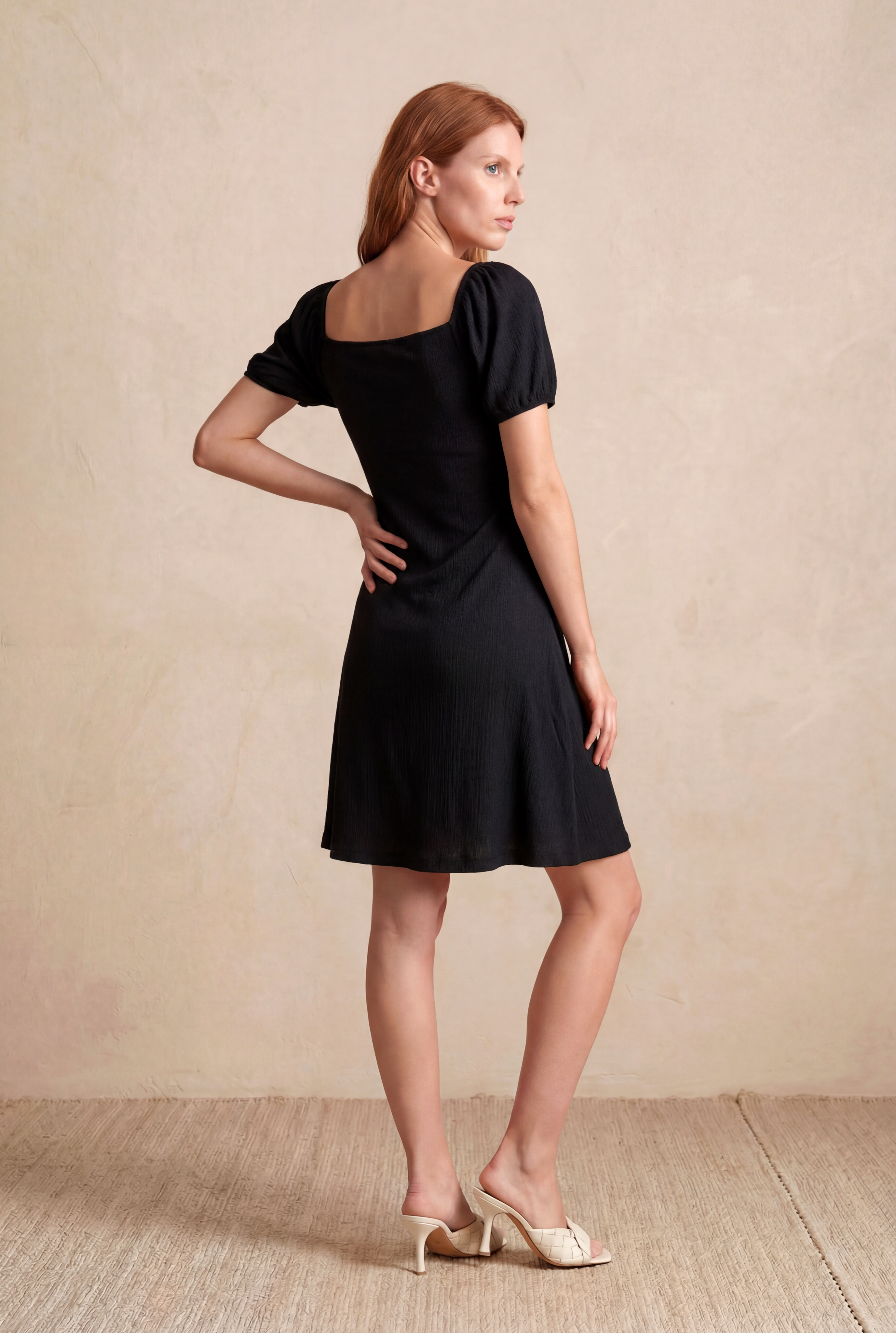 Kadın Regular Fit Kalp Yaka Kısa Puf Kollu Siyah Krinkle Mini Elbise BEATRIZ - Dress - Westmark London EU(TR) Store Organik Pamuklu Sürdürülebilir Moda