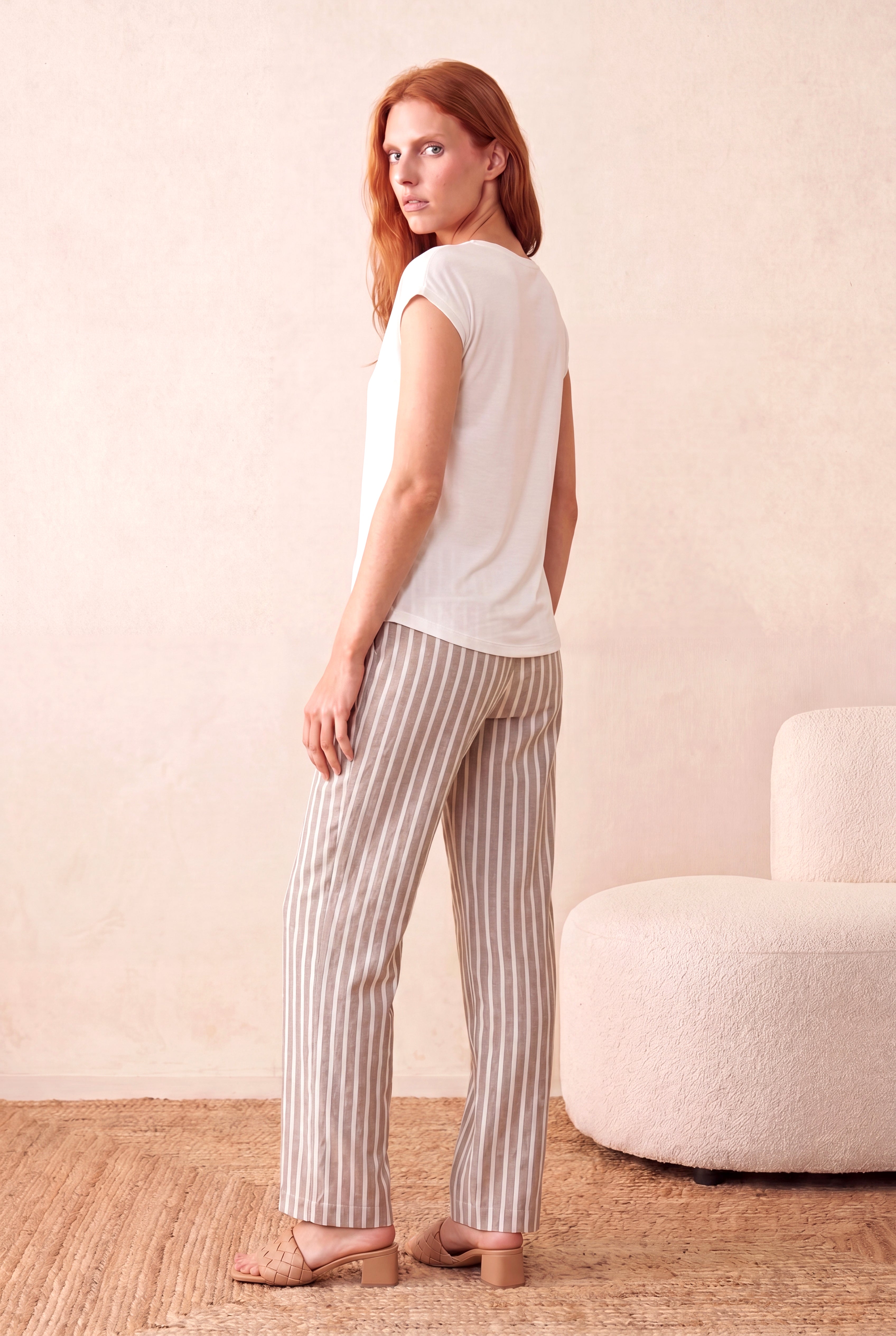 Kadın Beyaz Modal  V Yaka Kısa Kollu Basic T-Shirt KYARA