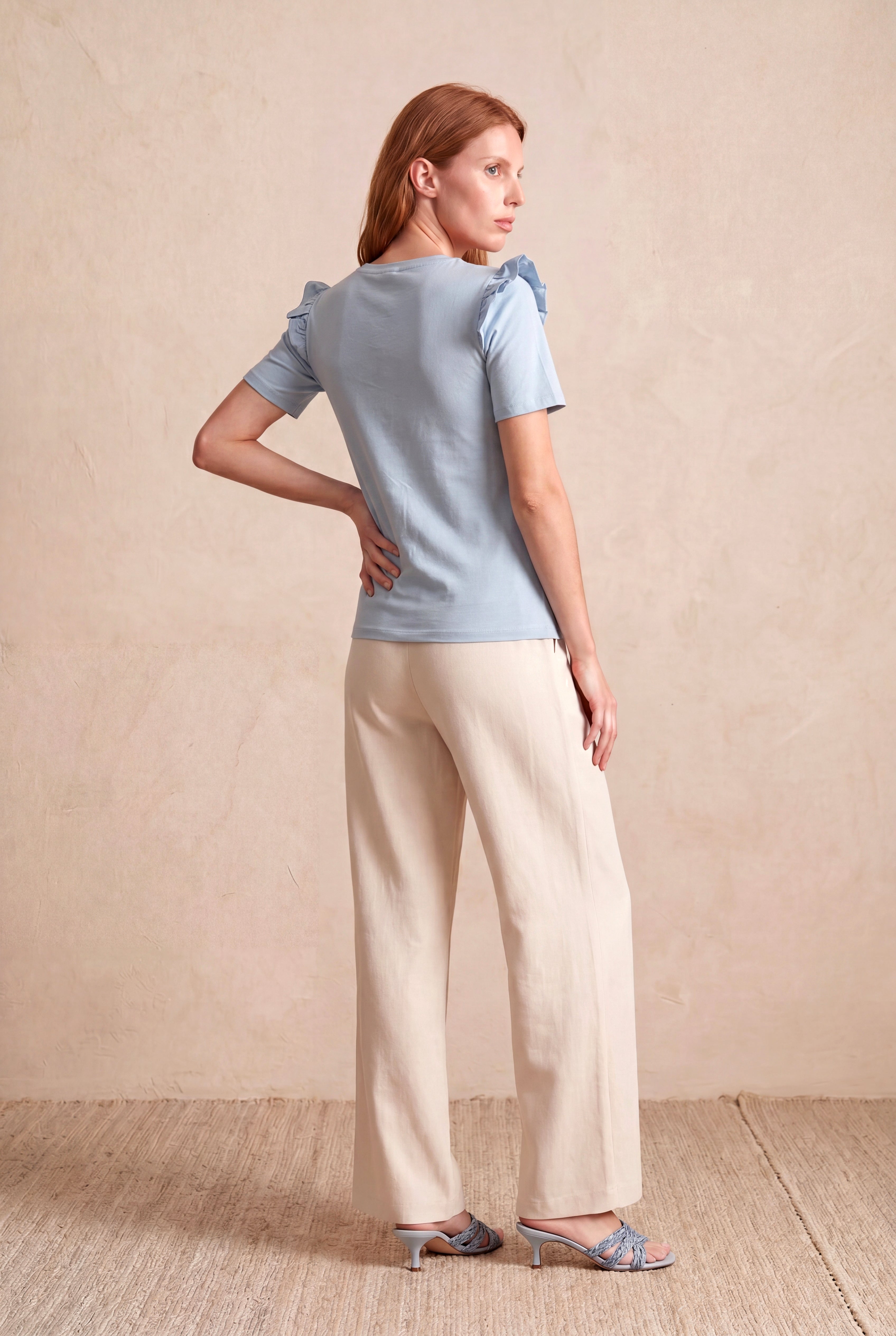 Kadın Açık Mavi %100 Pamuk Regular Fit Bisiklet Yaka Kısa Kollu Fırfır Omuz Detaylı T-Shirt TERESA