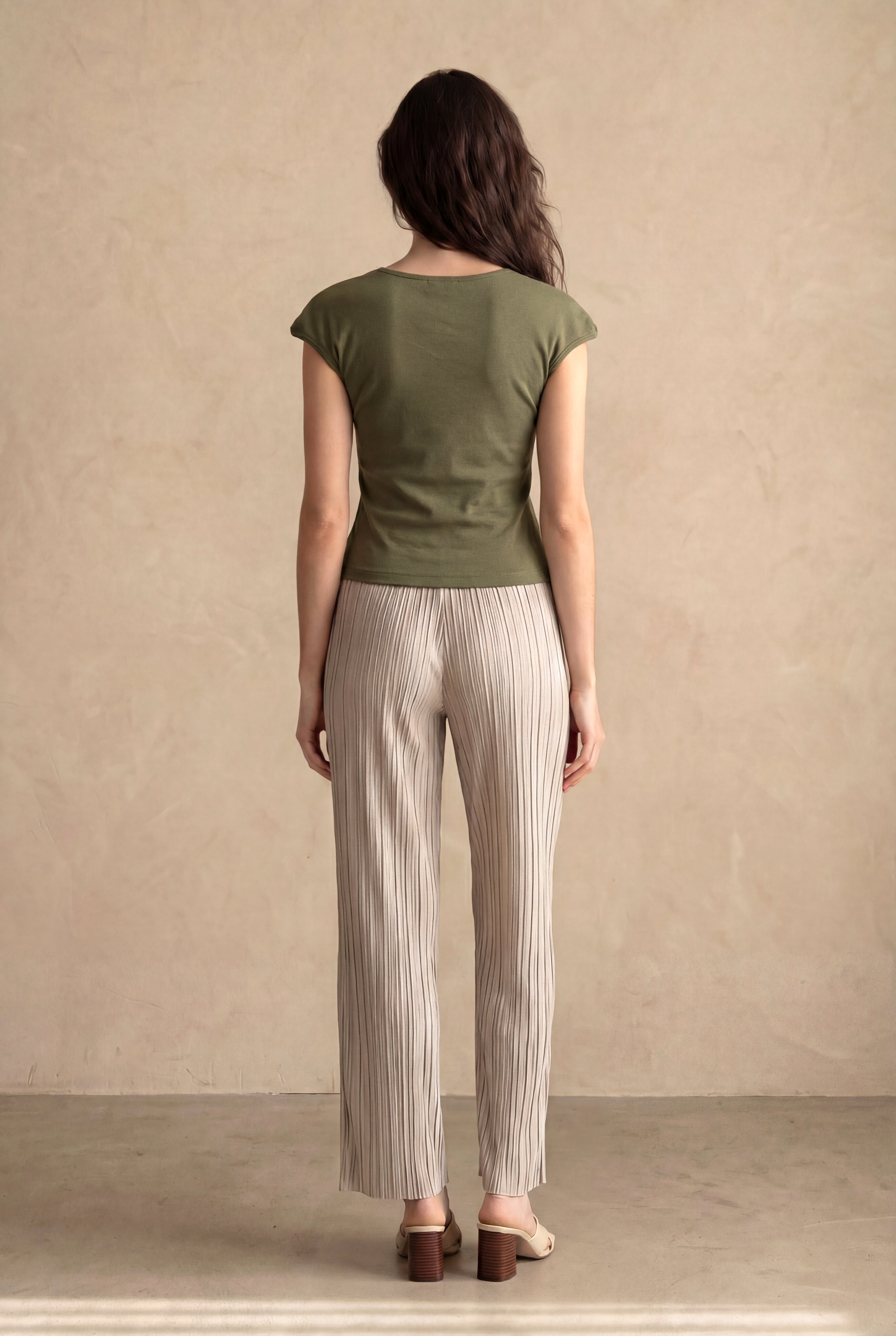 Kadın Slim Fit Kare Yaka %100 Pamuk Kısa Kol Olive Crop T-Shirt DAFNE