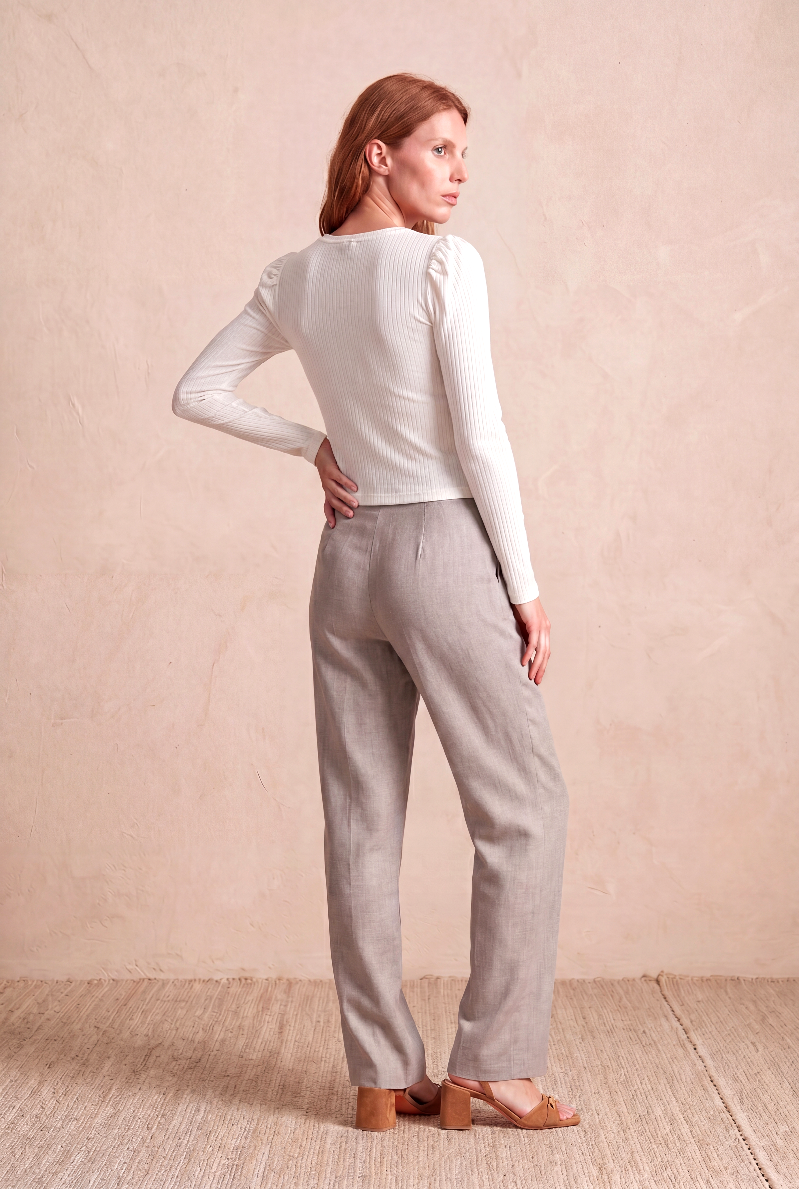 Kadın Beyaz Fitilli Kaşkorse Regular Fit V Yaka Uzun Kollu Düğmeli Crop Bluz KYARA