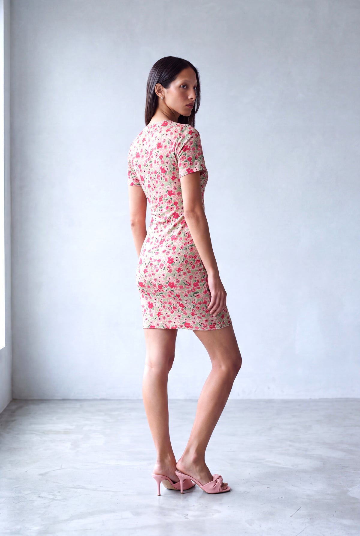 Kırmızı Çiçek Desenli Kadın Kırmızı Çiçek Desenli Krinkle Kumaş Kare Yaka Kısa Kollu göğüs büzgülü Elbise CARLY - Dress - Westmark London EU(TR) Store Organik Pamuklu Sürdürülebilir Moda