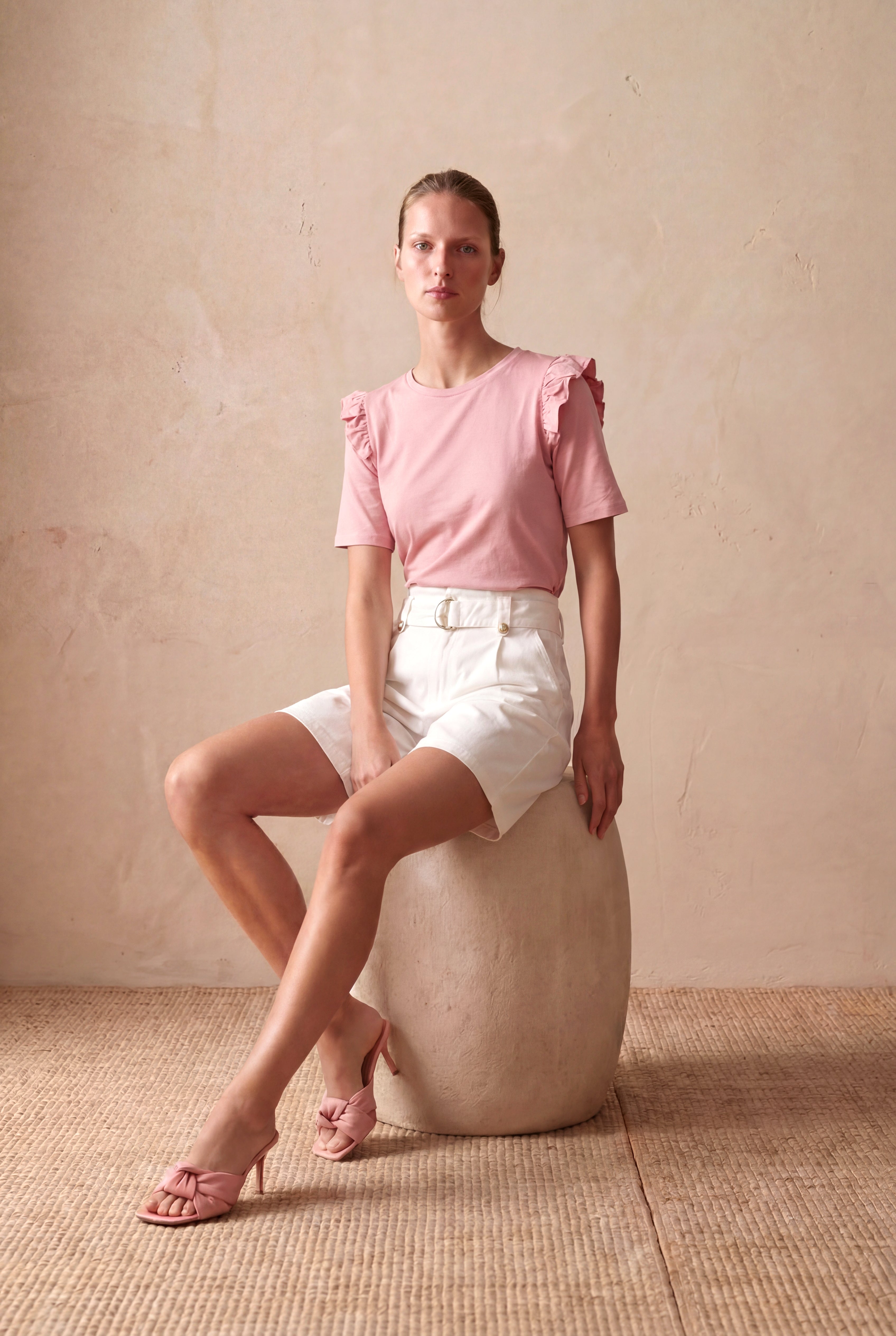 Kadın Pembe %100 Pamuk Regular Fit Bisiklet Yaka Kısa Kollu Fırfır Omuz Detaylı T-Shirt TERESA