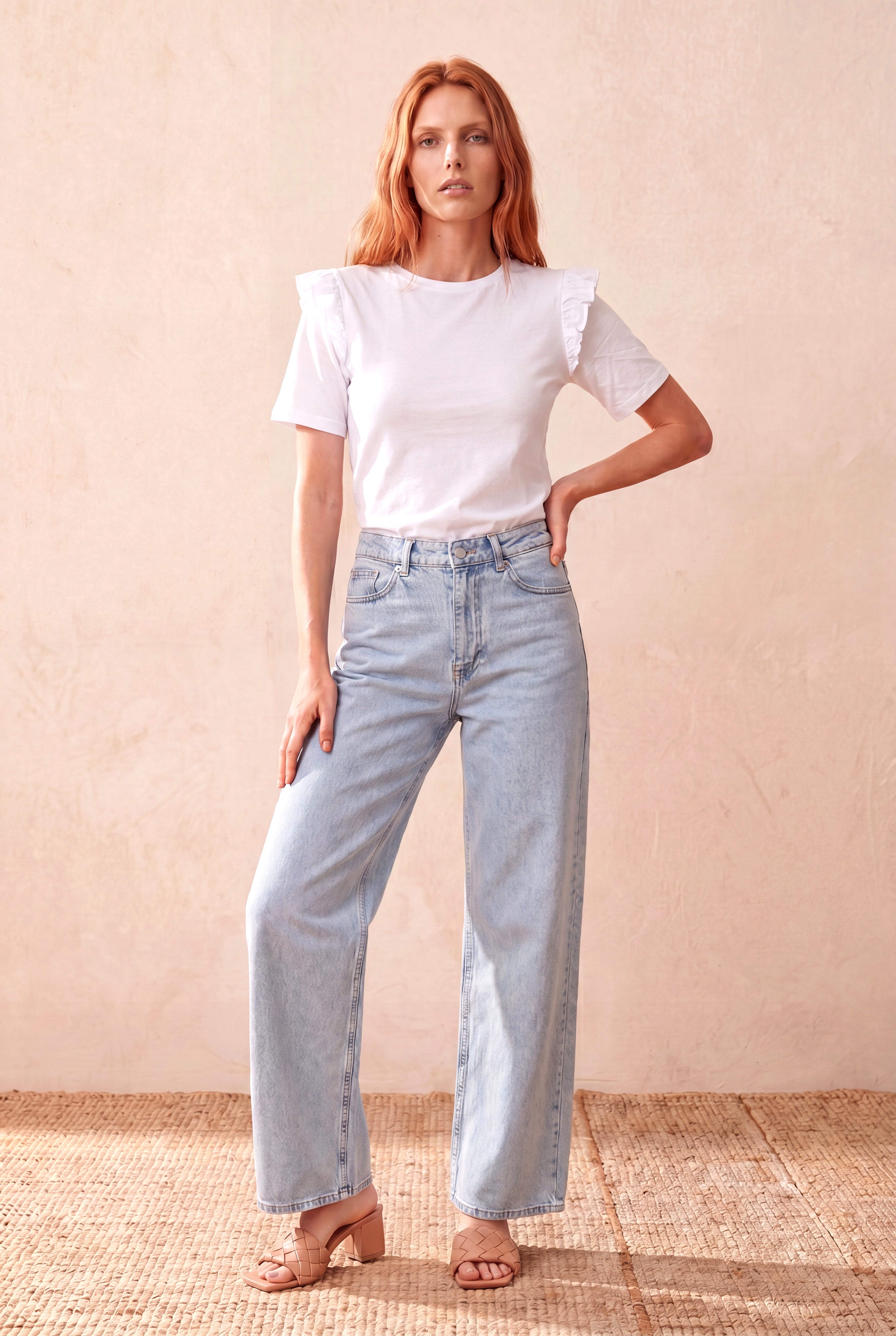 Kadın Beyaz %100 Pamuk Regular Fit Bisiklet Yaka Kısa Kollu Fırfır Omuz Detaylı T-Shirt TERESA