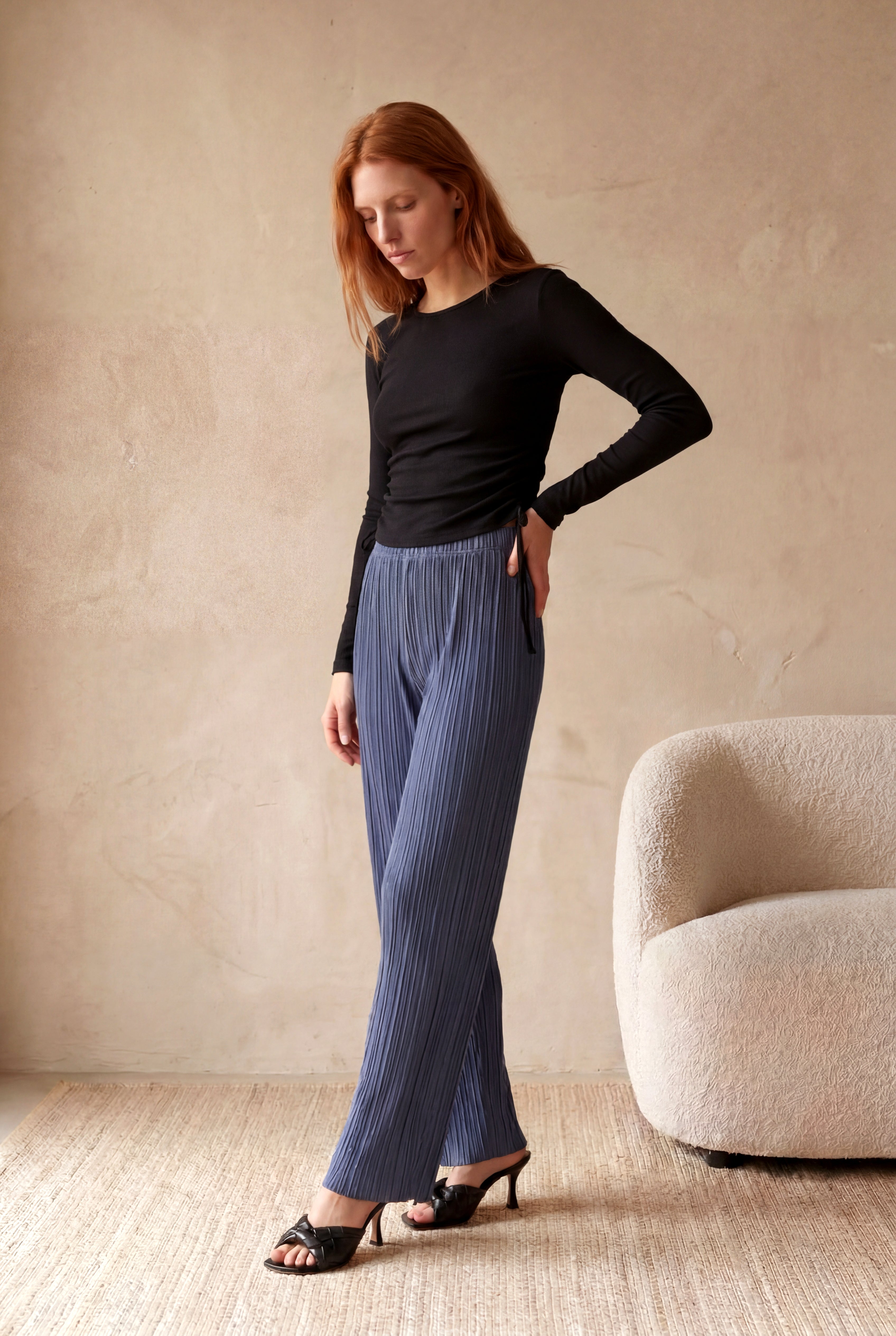 Kadın Siyah Fitilli %95 Pamuk / %5 Elastan Slim Fit Bisiklet Yaka Uzun Kollu Yan Büzgülü Bağcıklı Bluz ANGELA