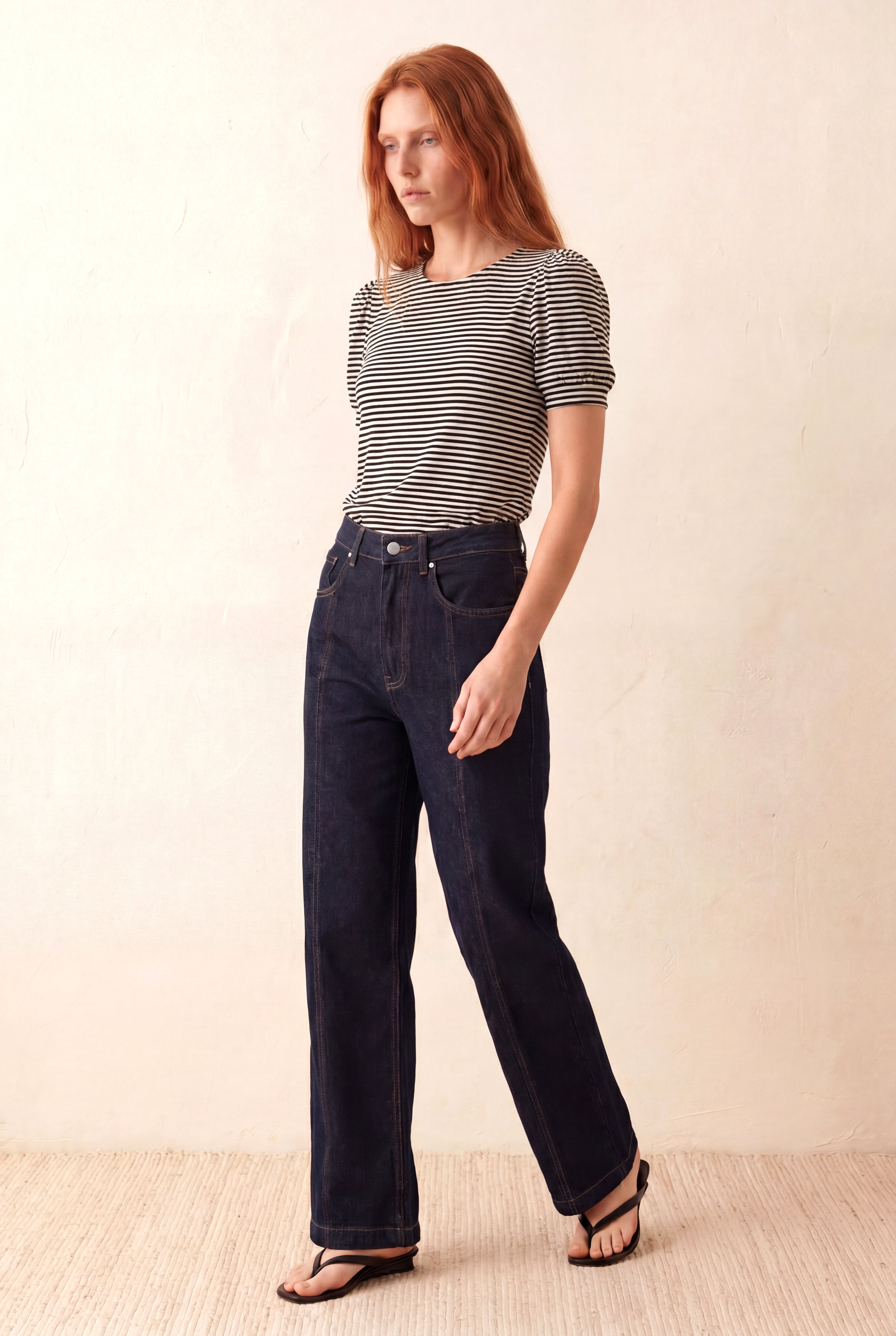 Kadın Siyah Çizgili Viskon Karışımlı Regular Fit Bisiklet Yaka Kısa Balon Kollu T-Shirt KELLY