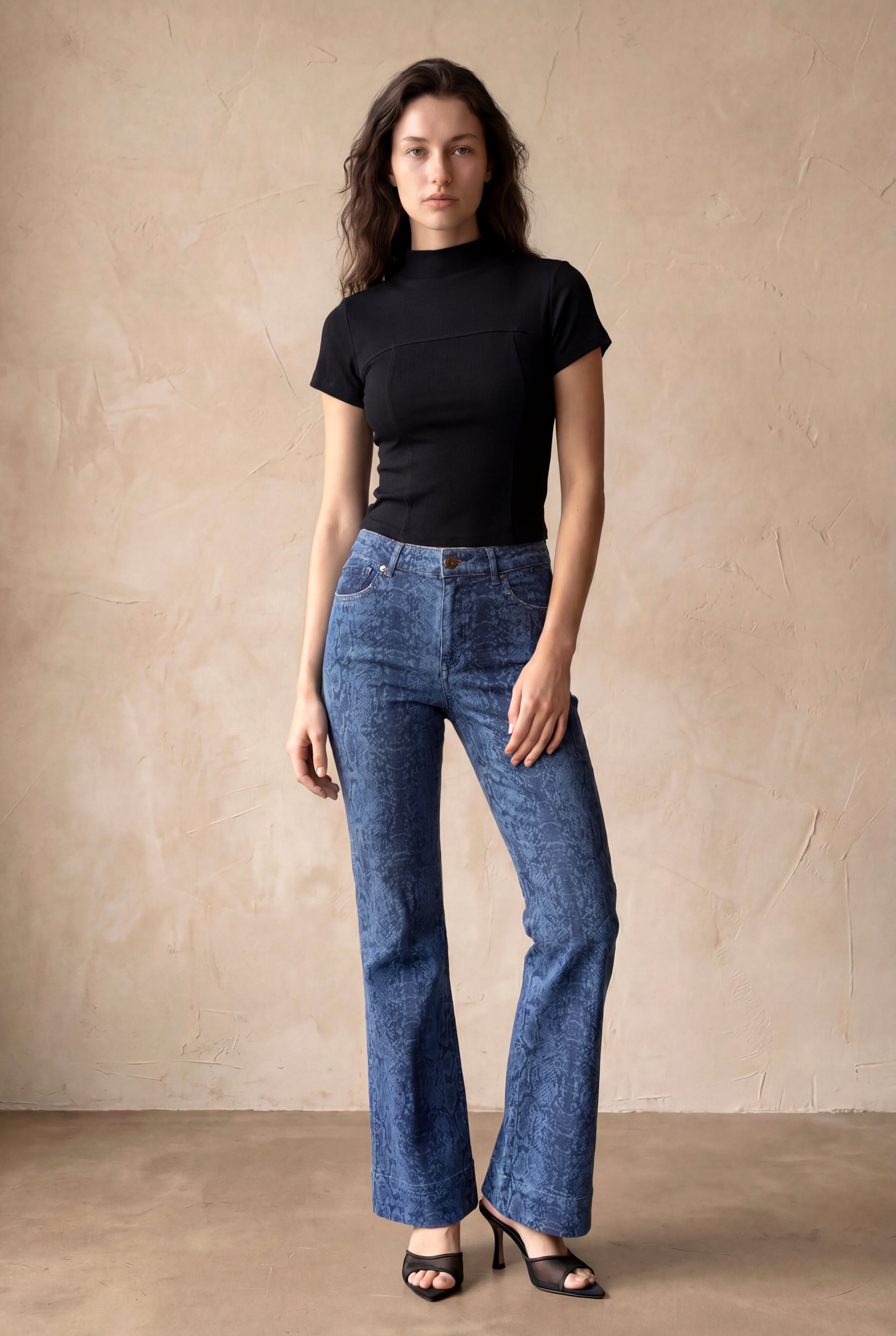Kadın Regular Fit V-Yaka Pamuk / Elastan Kısa Kol Siyah Düğüm Detaylı T-Shirt SESSA - Top - Westmark London EU(TR) Store Organik Pamuklu Sürdürülebilir Moda