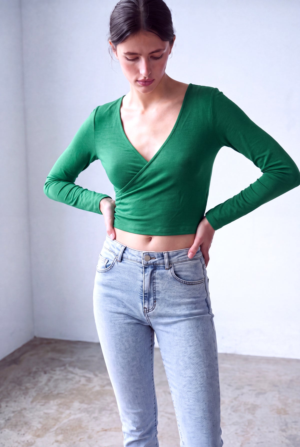 Işıltılı Yeşil Kadın Işıltılı Yeşil Kruvaze V Yaka Uzun Kollu Crop Crop Bluz JOY - Top - Westmark London EU(TR) Store Organik Pamuklu Sürdürülebilir Moda