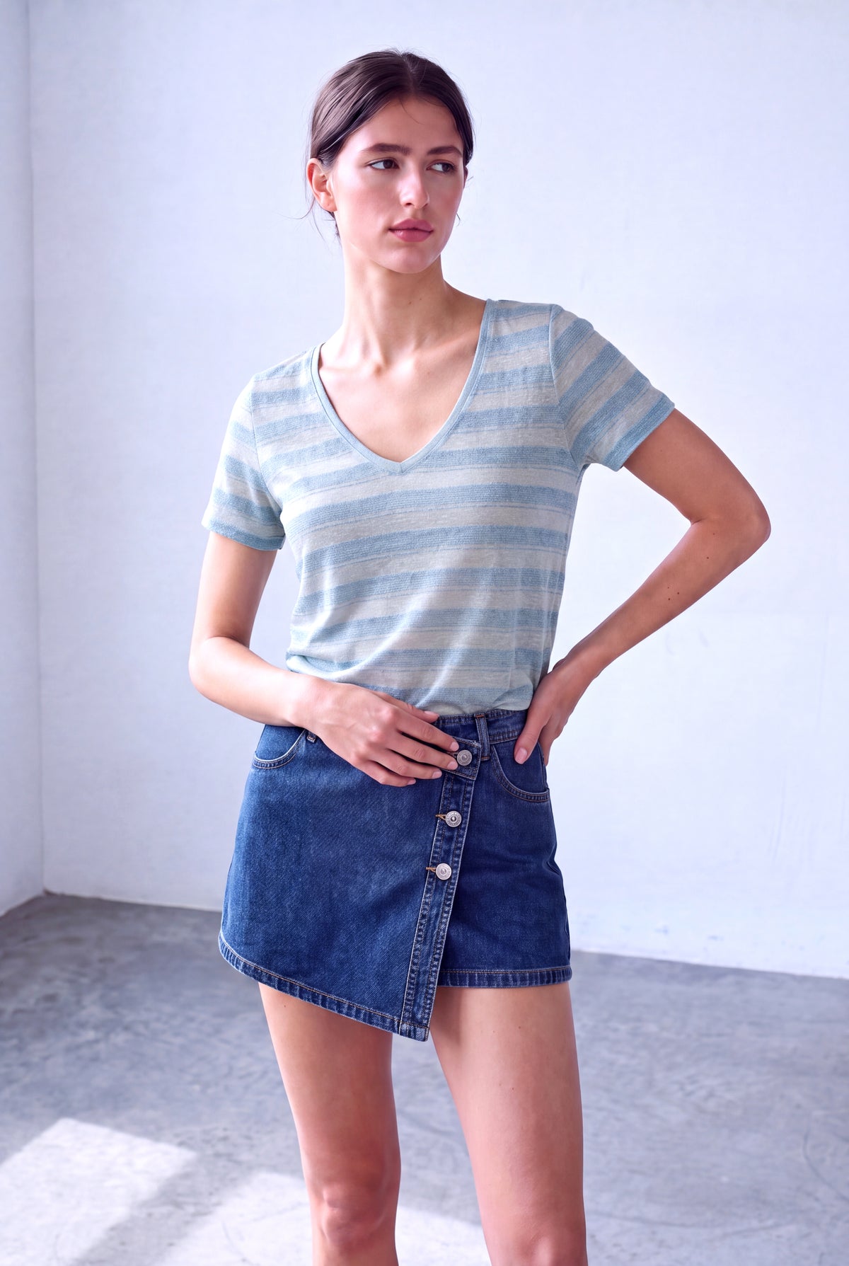 Mavi Çizgili Kadın Mavi Çizgili Keten Karışımlı Hafif Dokulu V Yaka Kısa Kollu T-Shirt COLETTE - Top - Westmark London EU(TR) Store Organik Pamuklu Sürdürülebilir Moda