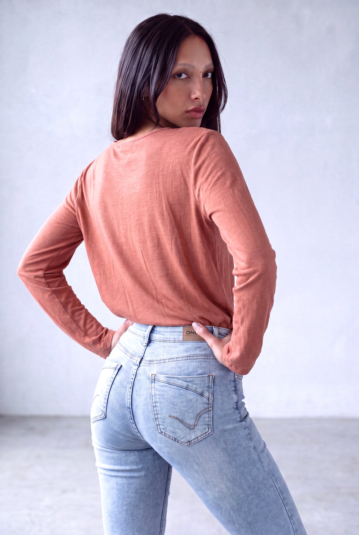 Gül Kurusu Melanj Kadın Gül Kurusu Melanj Viskon Karışımlı V Yaka Uzun Kollu Ön Dökümlü Drapeli Bluz WINNIE - Top - Westmark London EU(TR) Store Organik Pamuklu Sürdürülebilir Moda