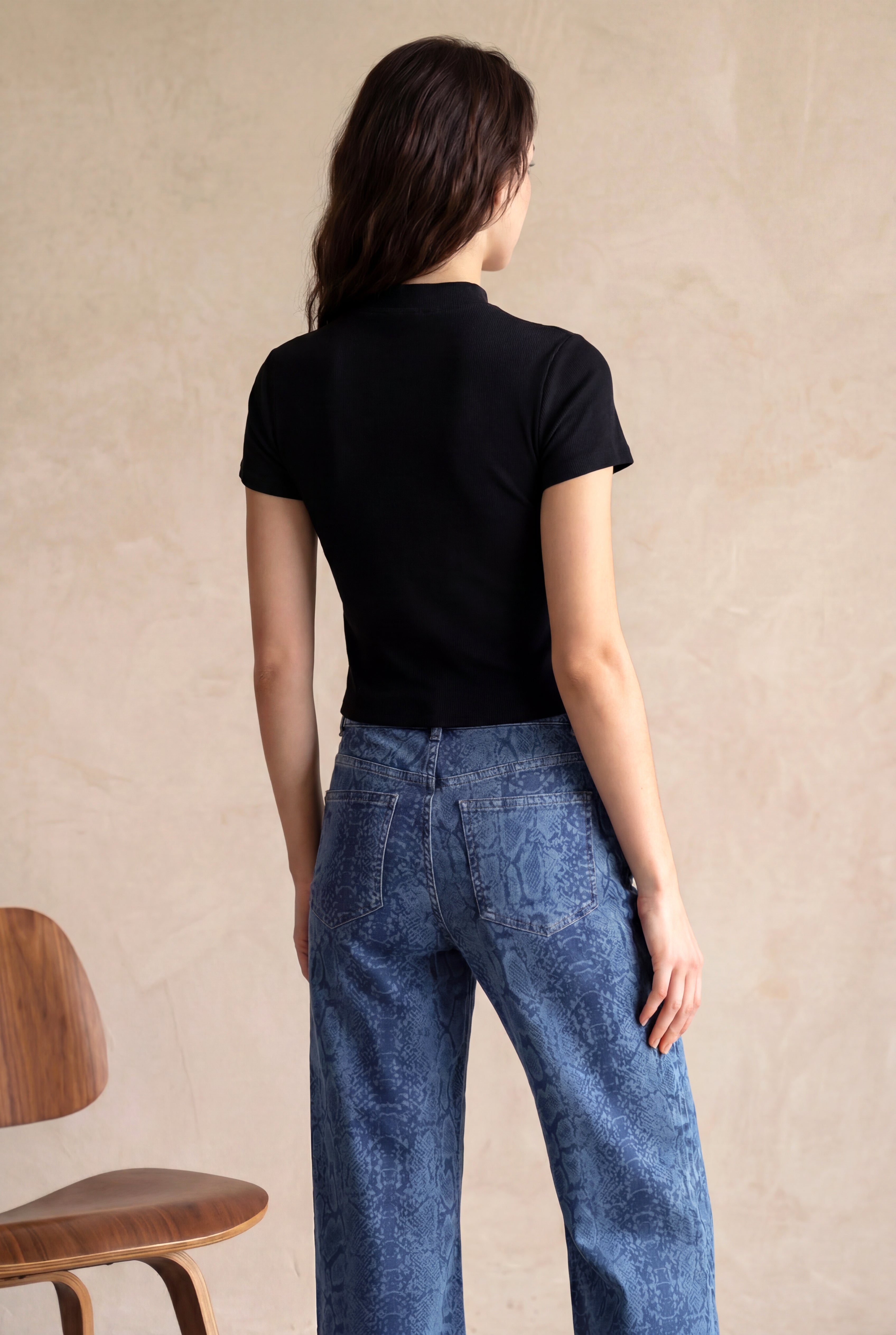 Kadın Regular Fit V-Yaka Pamuk / Elastan Kısa Kol Siyah Düğüm Detaylı T-Shirt SESSA - Top - Westmark London EU(TR) Store Organik Pamuklu Sürdürülebilir Moda