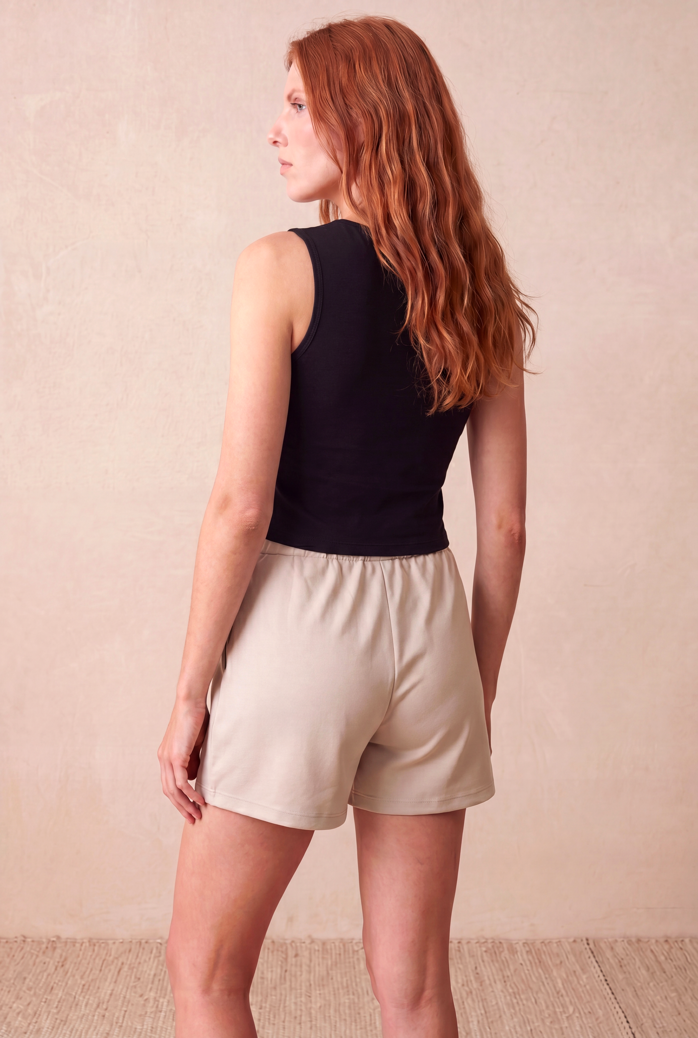 Kadın Siyah Dantel Slim Fit Bisiklet Yaka Kolsuz Crop Bluz EMA