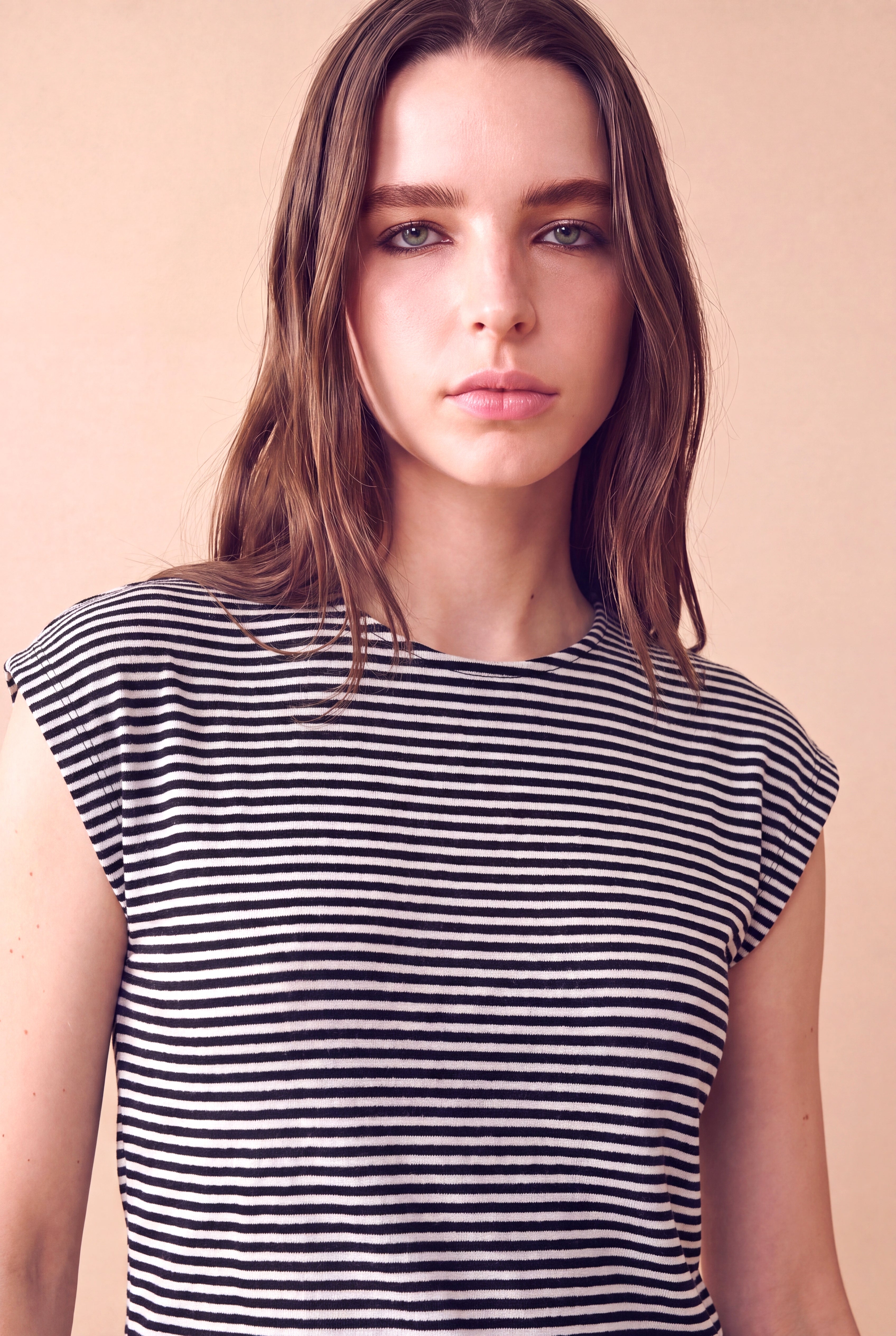 Kadın Viskon Karışımlı Siyah / Ekru Çizgili Kısa Kollu Bisiklet Yaka Triko Görünümlü Bluz FRIDA