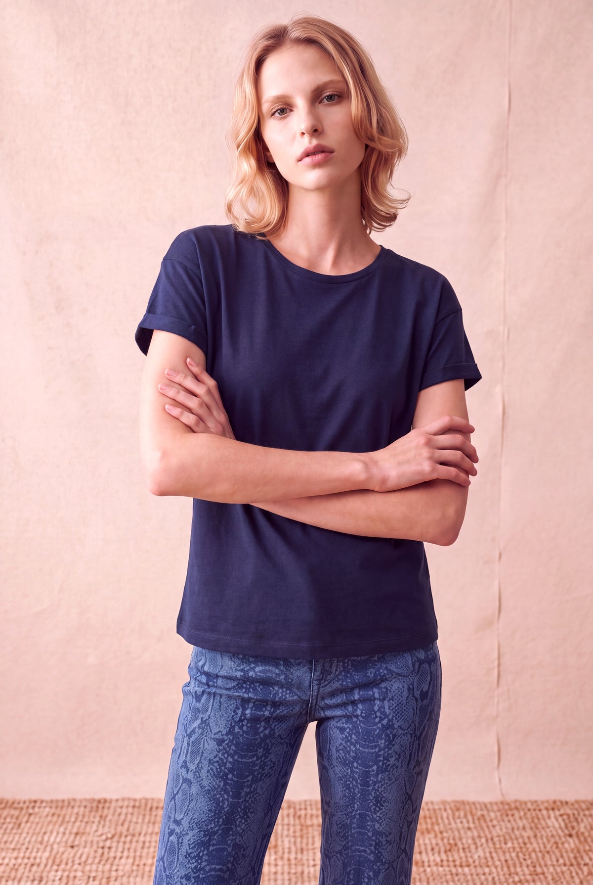 Kadın Modal / Pamuk Gece Mavisi Katlamalı Kısa Kol Detaylı Düşük Omuz Bisiklet Yaka T-Shirt PALMA
