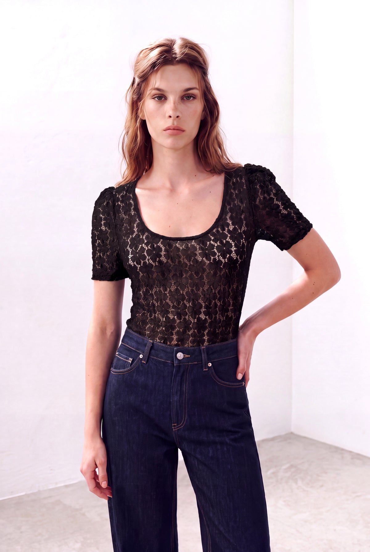 Siyah Kadın Siyah Crinckle Esnek Dantel U Yaka Kısa Balon Kollu Transparan T-Shirt CROIA - Top - Westmark London EU(TR) Store Organik Pamuklu Sürdürülebilir Moda