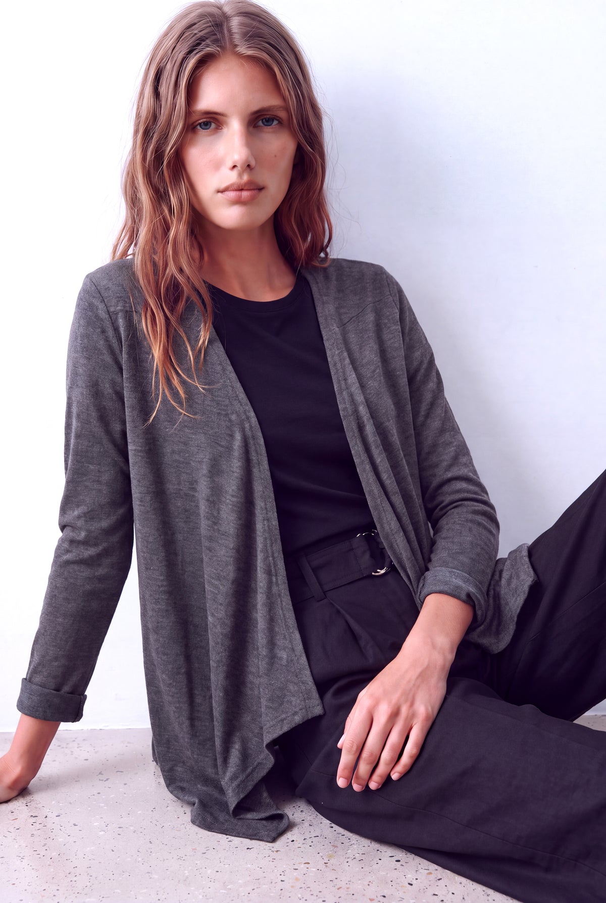 Koyu Gri Melanj Kadın Koyu Gri Melanj %100 Viskon V Yaka Uzun Kollu Omuz Dikiş Detaylı Uzun Hırka MOLLY - Cardigan - Westmark London EU(TR) Store Organik Pamuklu Sürdürülebilir Moda