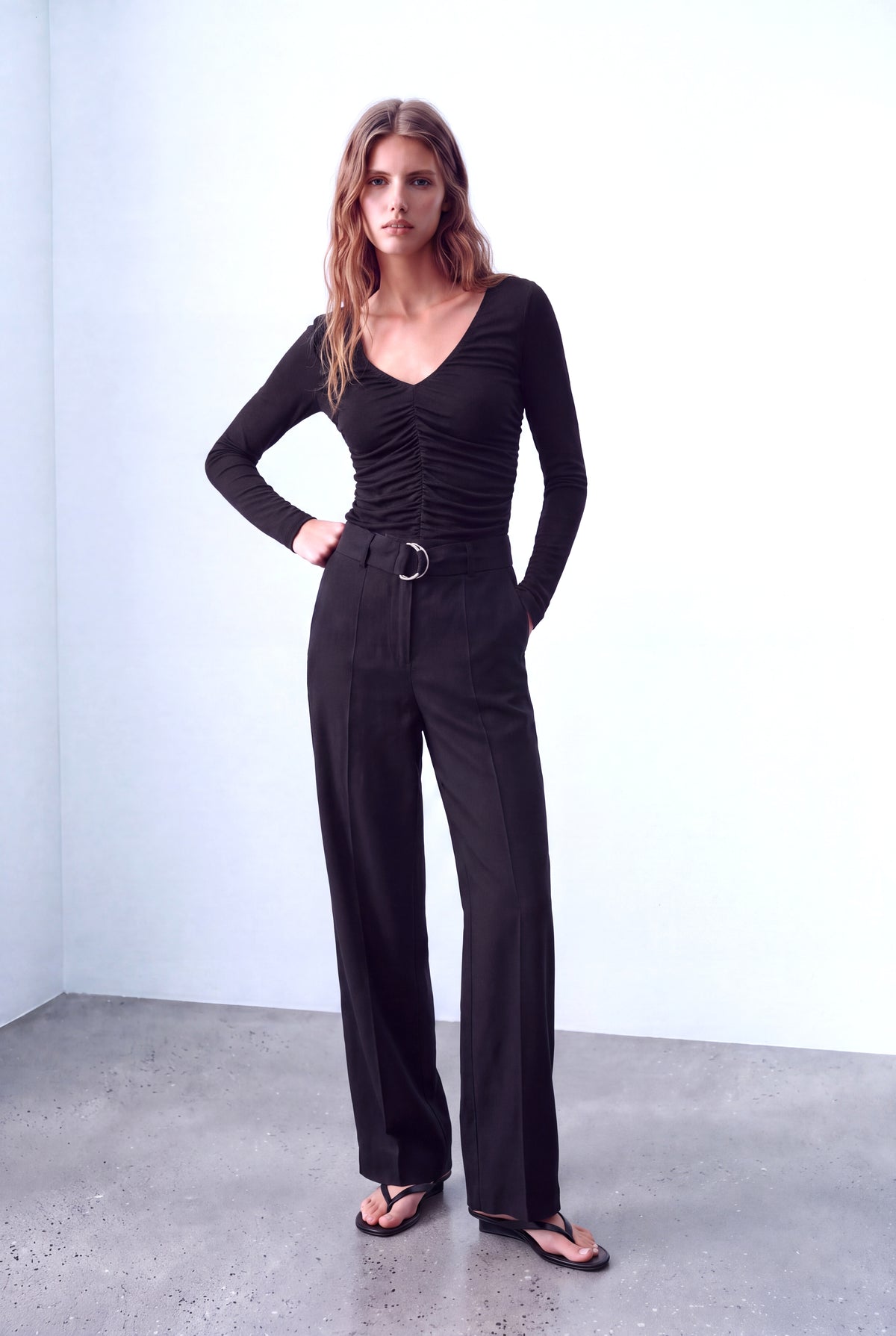 Siyah Kadın Siyah Yumuşak Dokulu V Yaka Uzun Kollu Dikey Büzgü Detaylı Bluz BERENICE - Top - Westmark London EU(TR) Store Organik Pamuklu Sürdürülebilir Moda